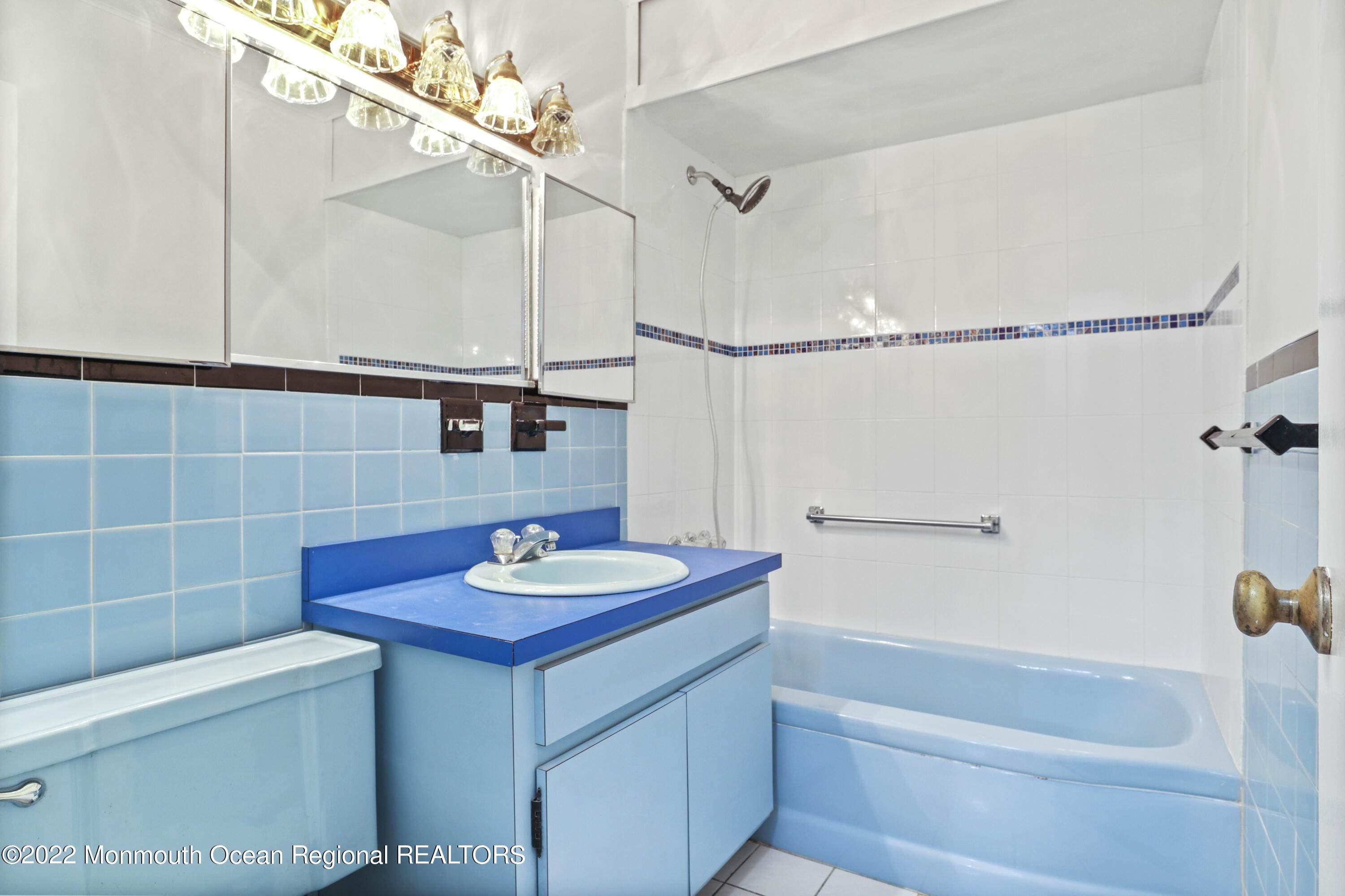 41 Kenneth Terrace W