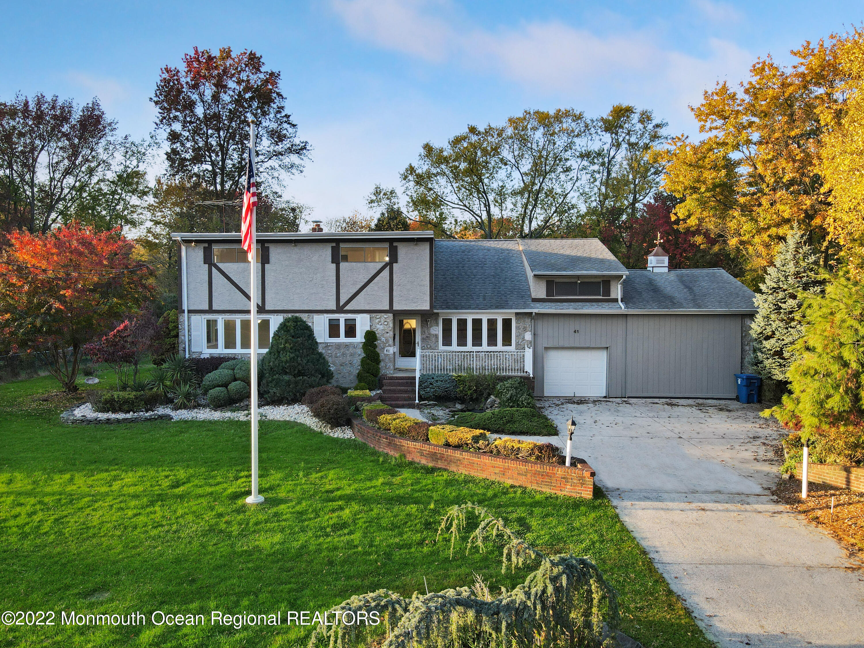 41 Kenneth Terrace W