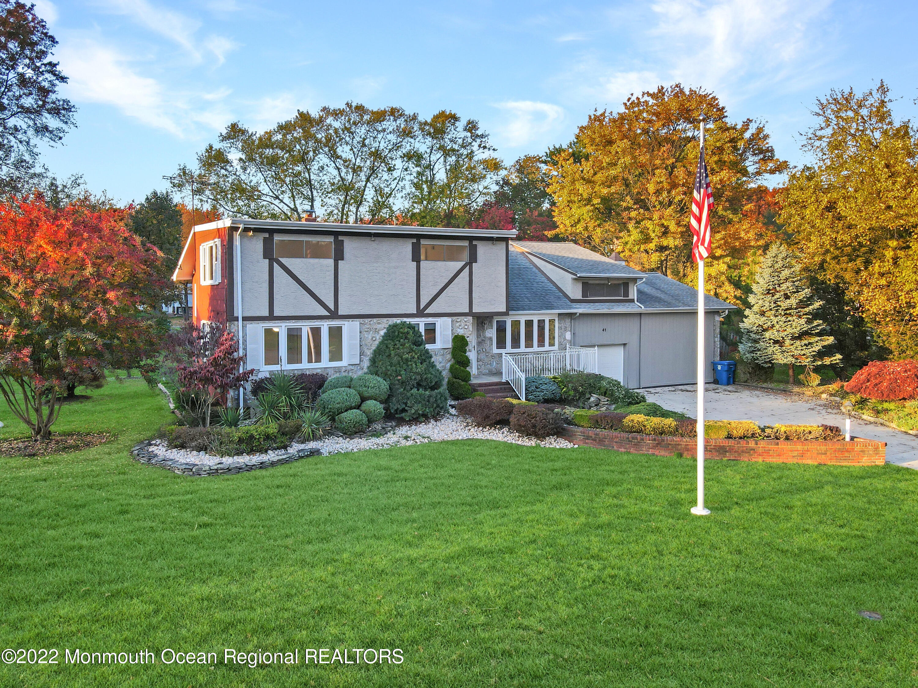 41 Kenneth Terrace W