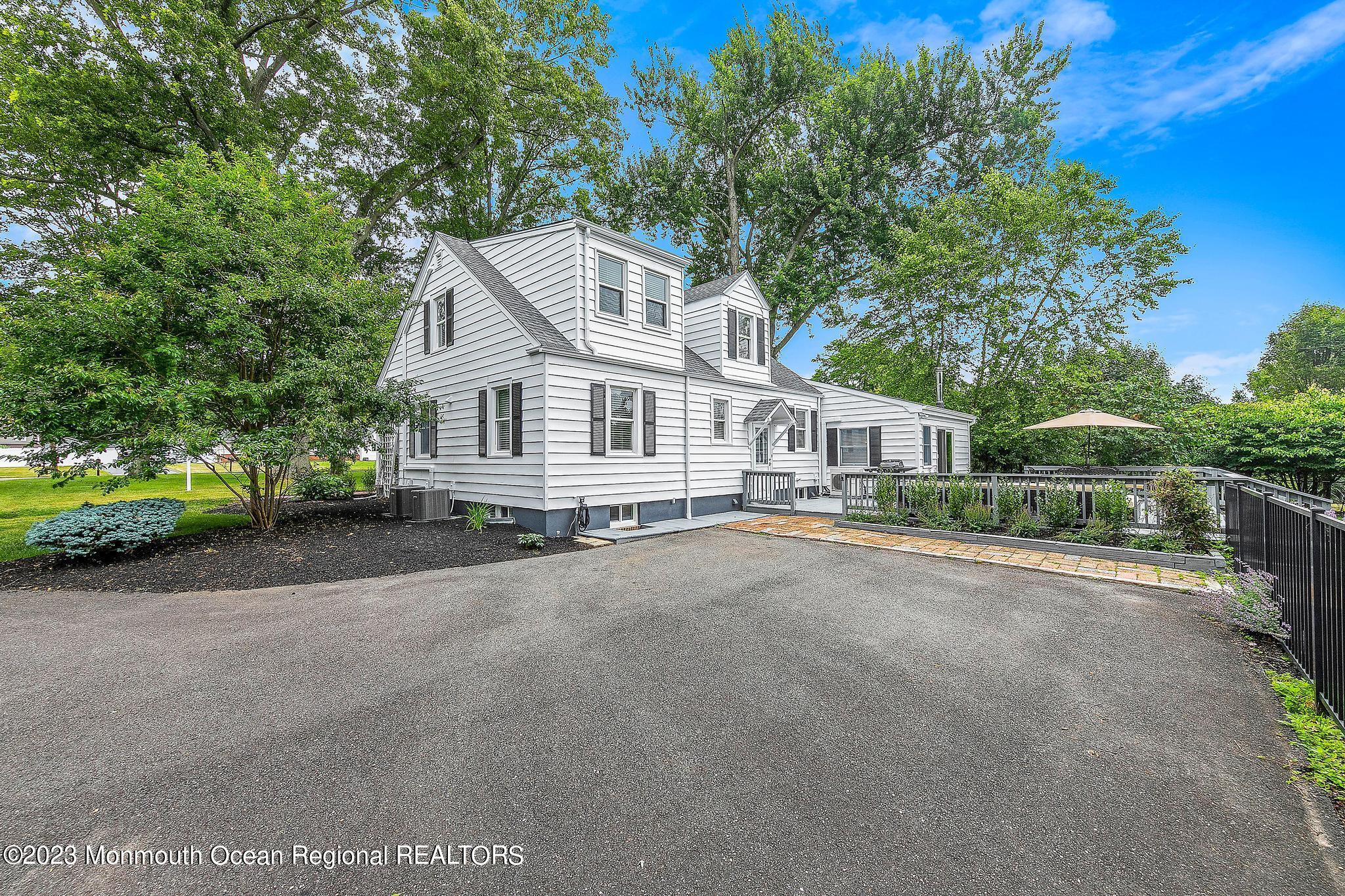 942 Middletown Lincroft Road