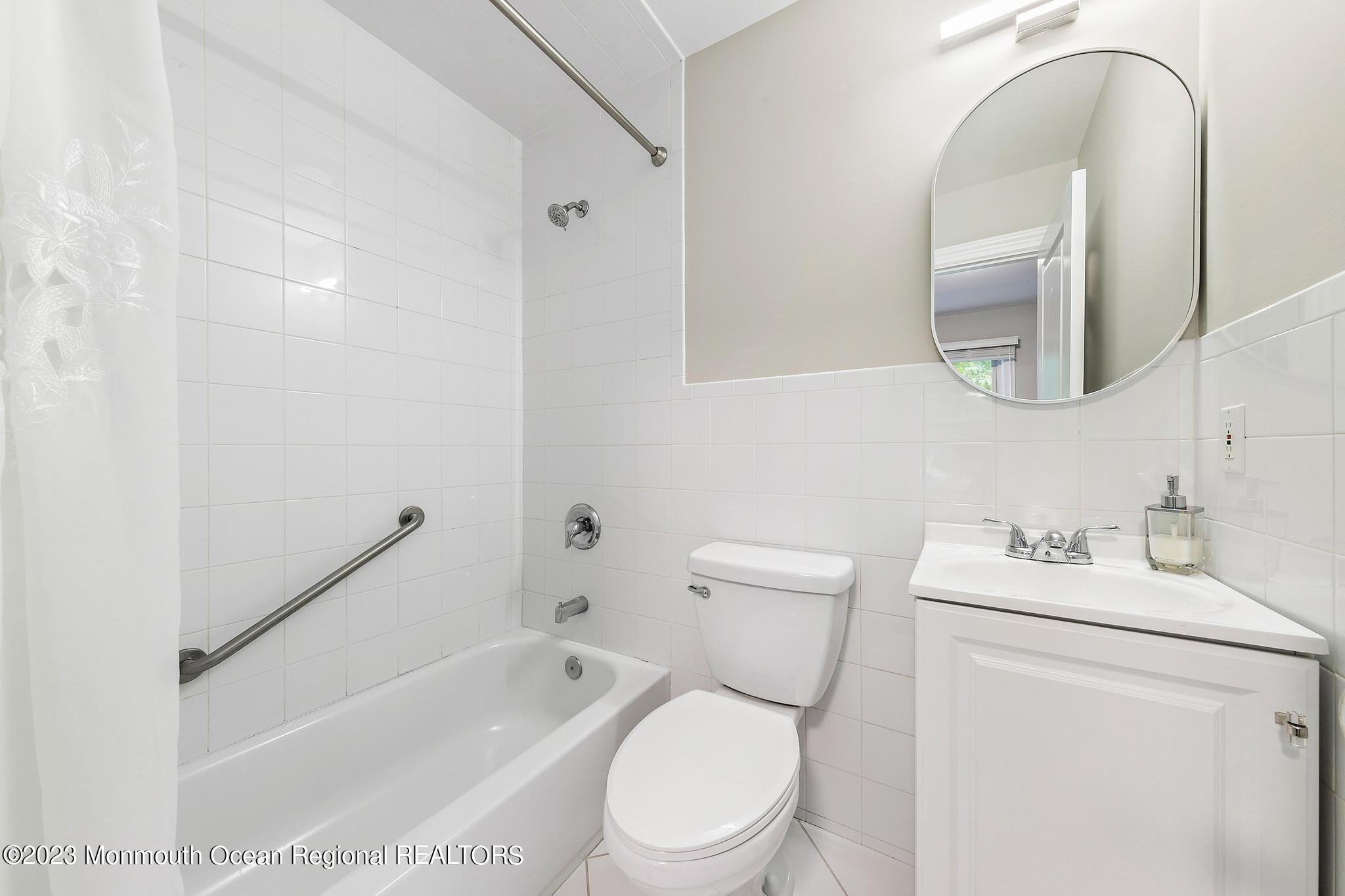 942 Middletown Lincroft Road