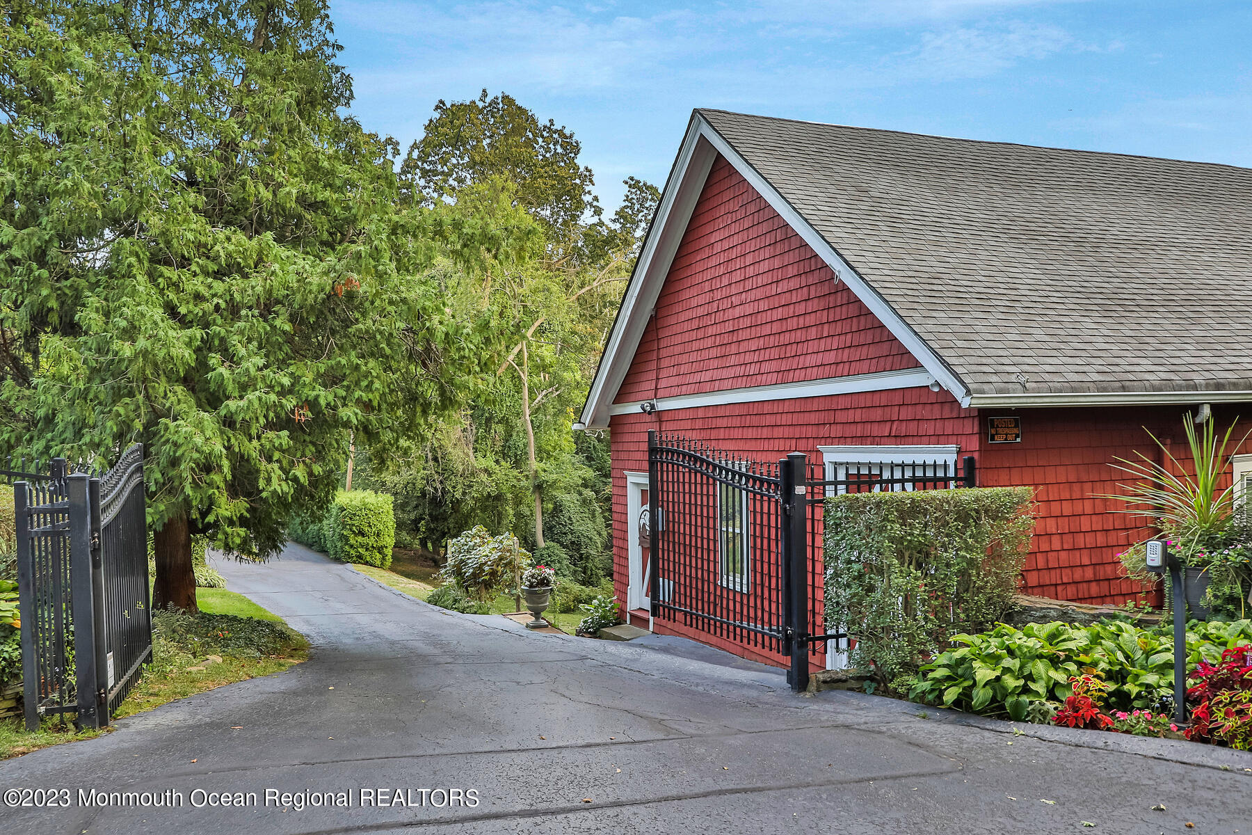 1 Serpentine Drive