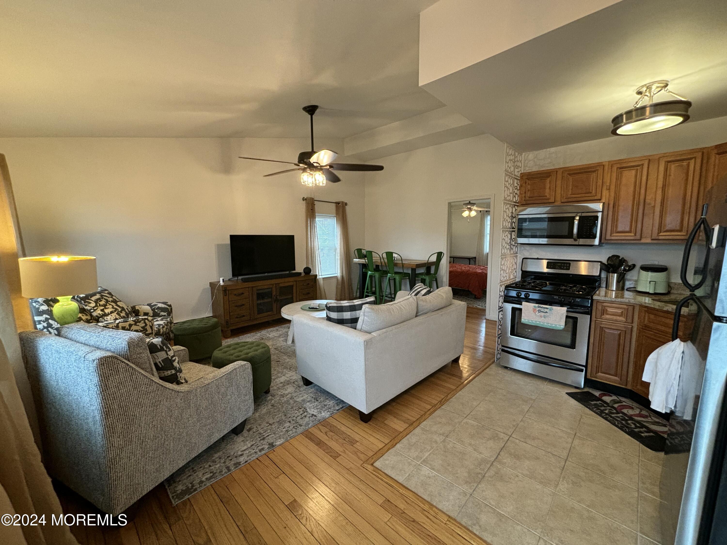 1203 Bergh Street, 302