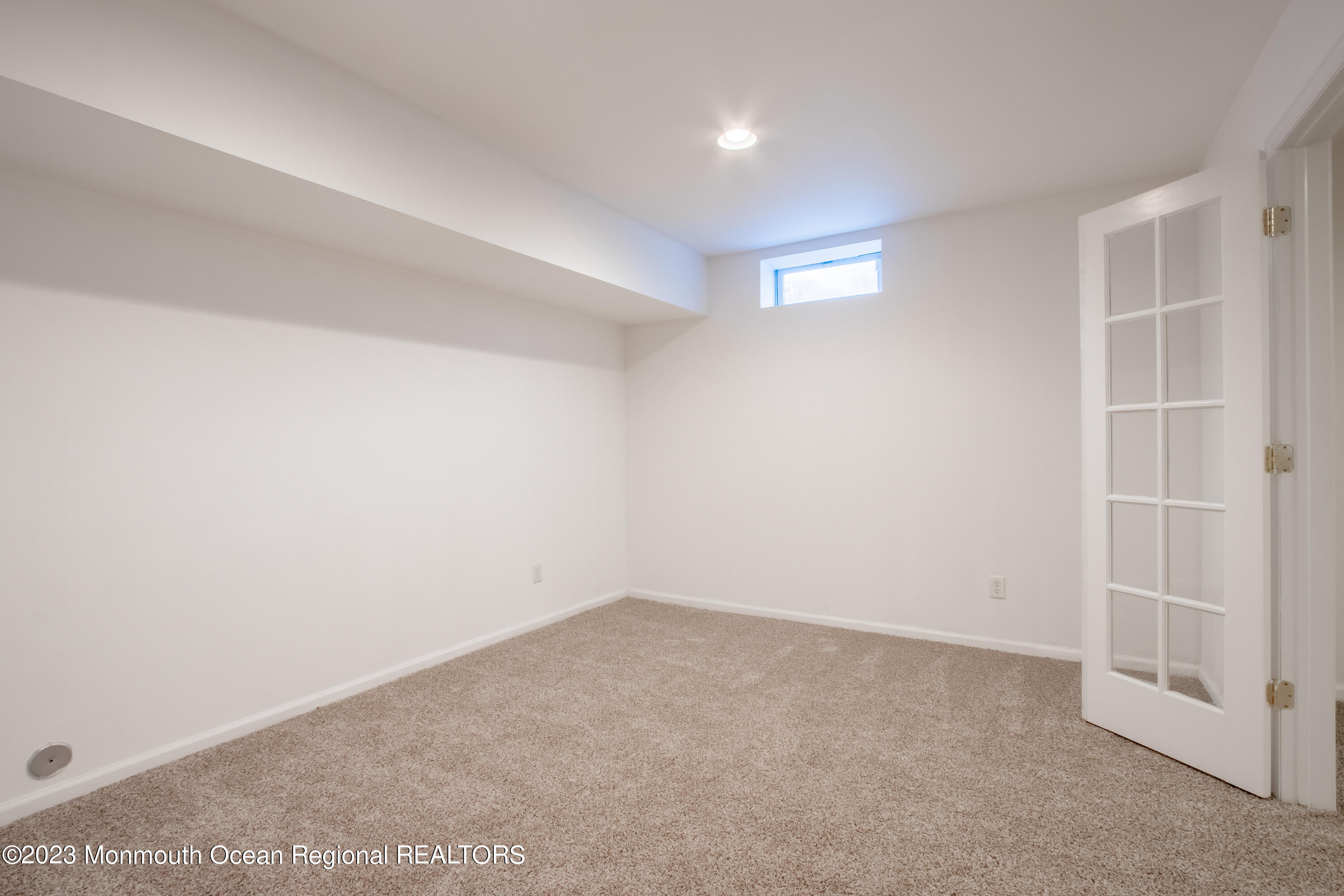 98 Shore Drive S
