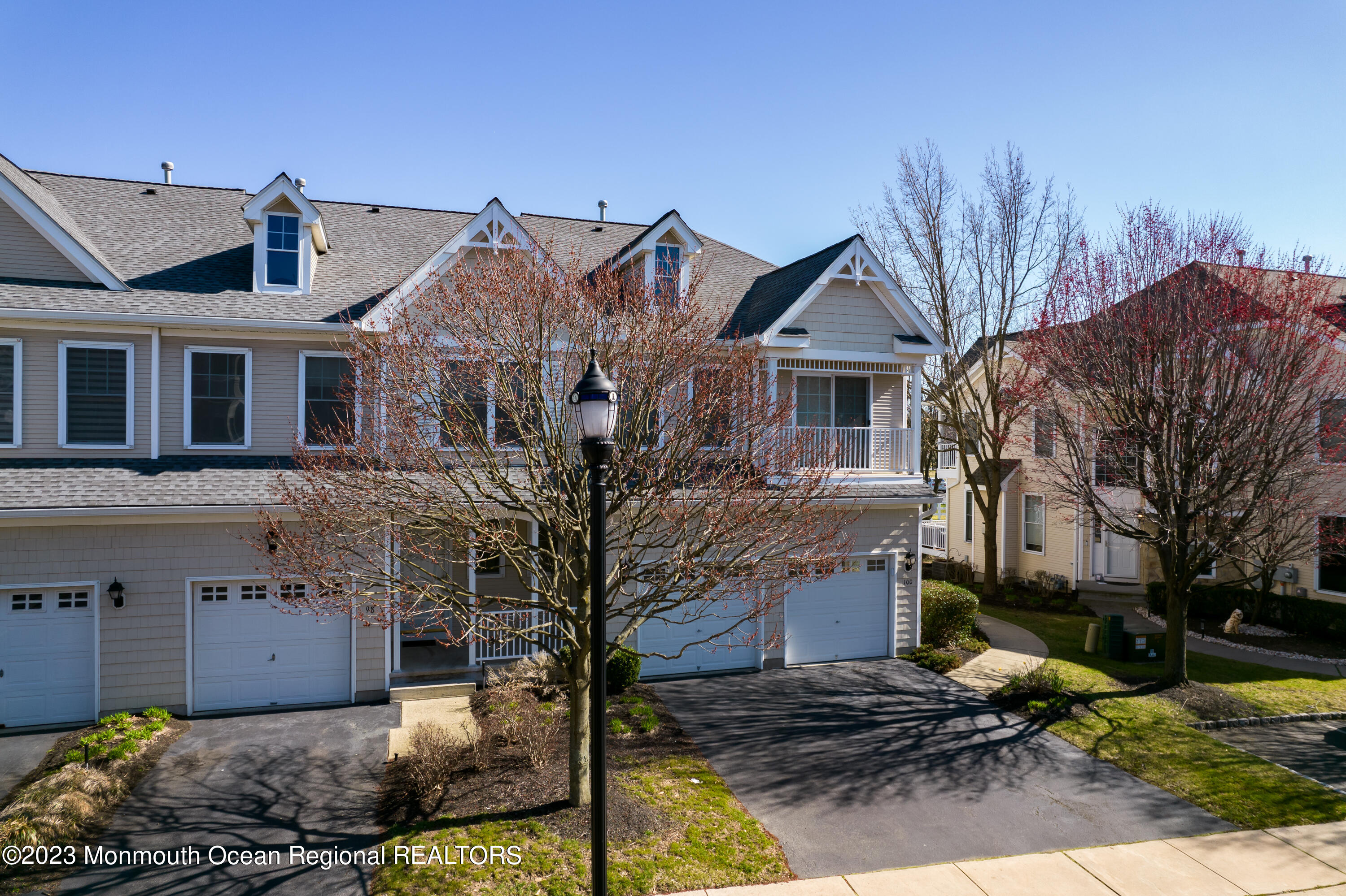 98 Shore Drive S