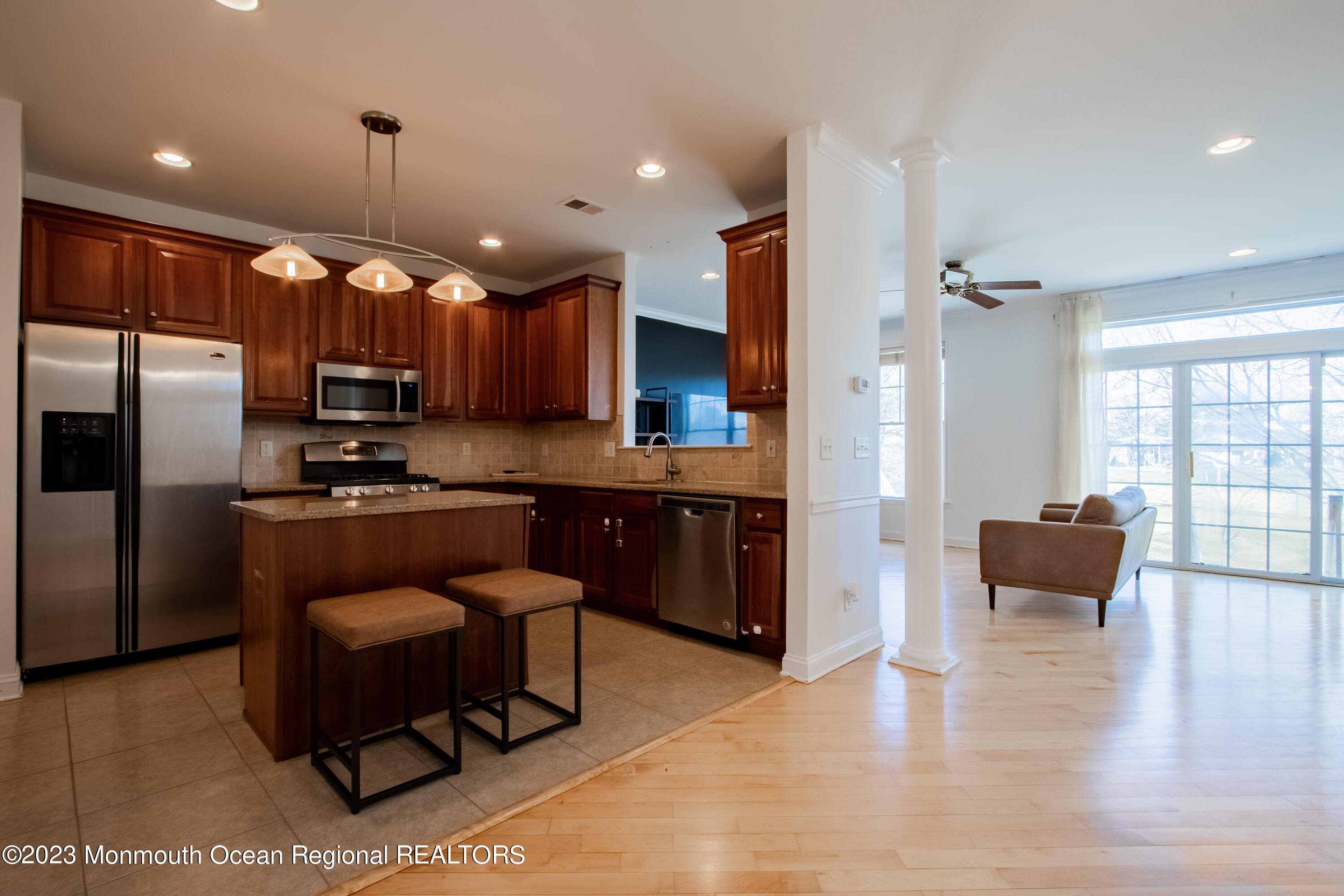 98 Shore Drive S