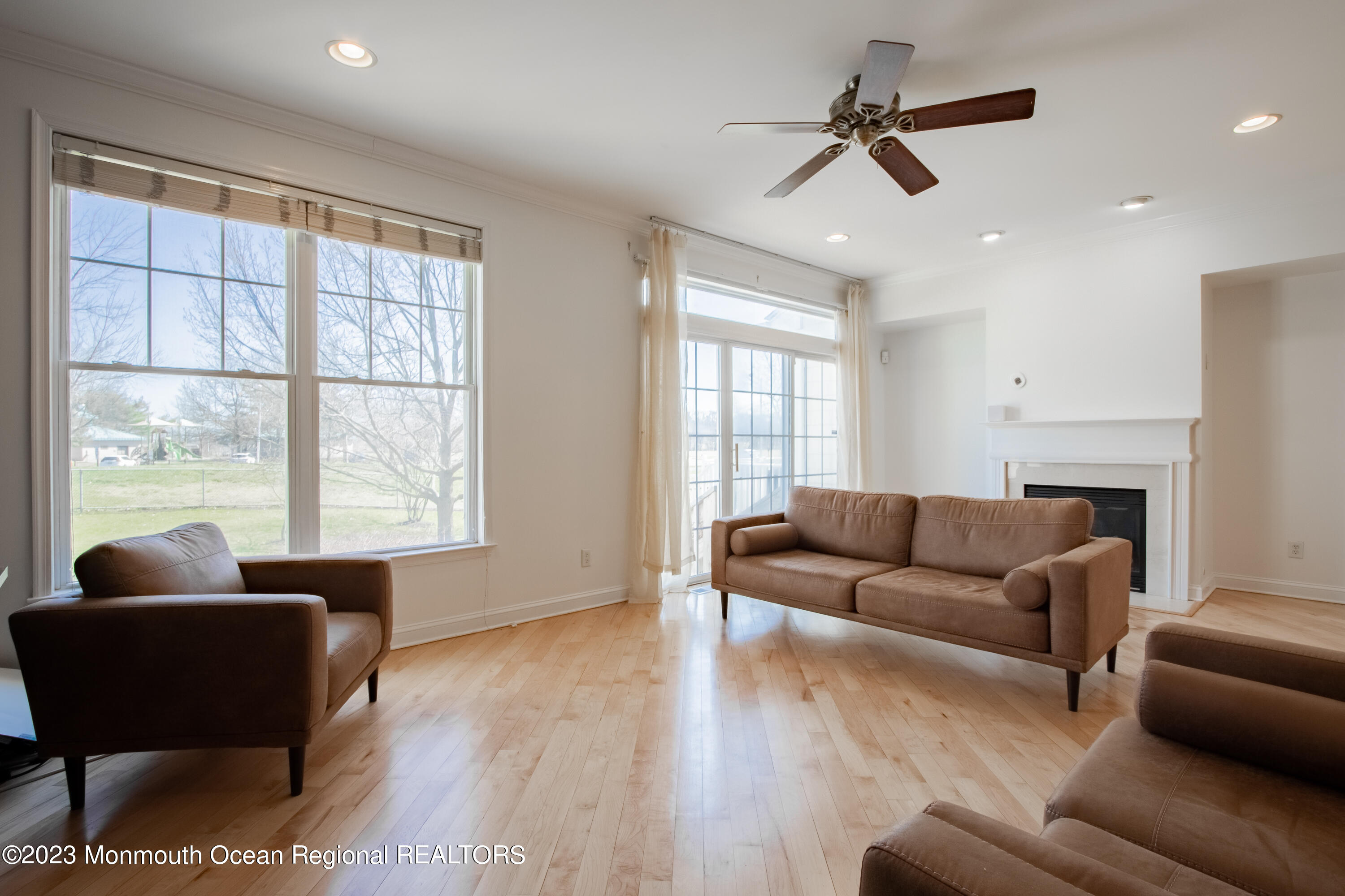98 Shore Drive S