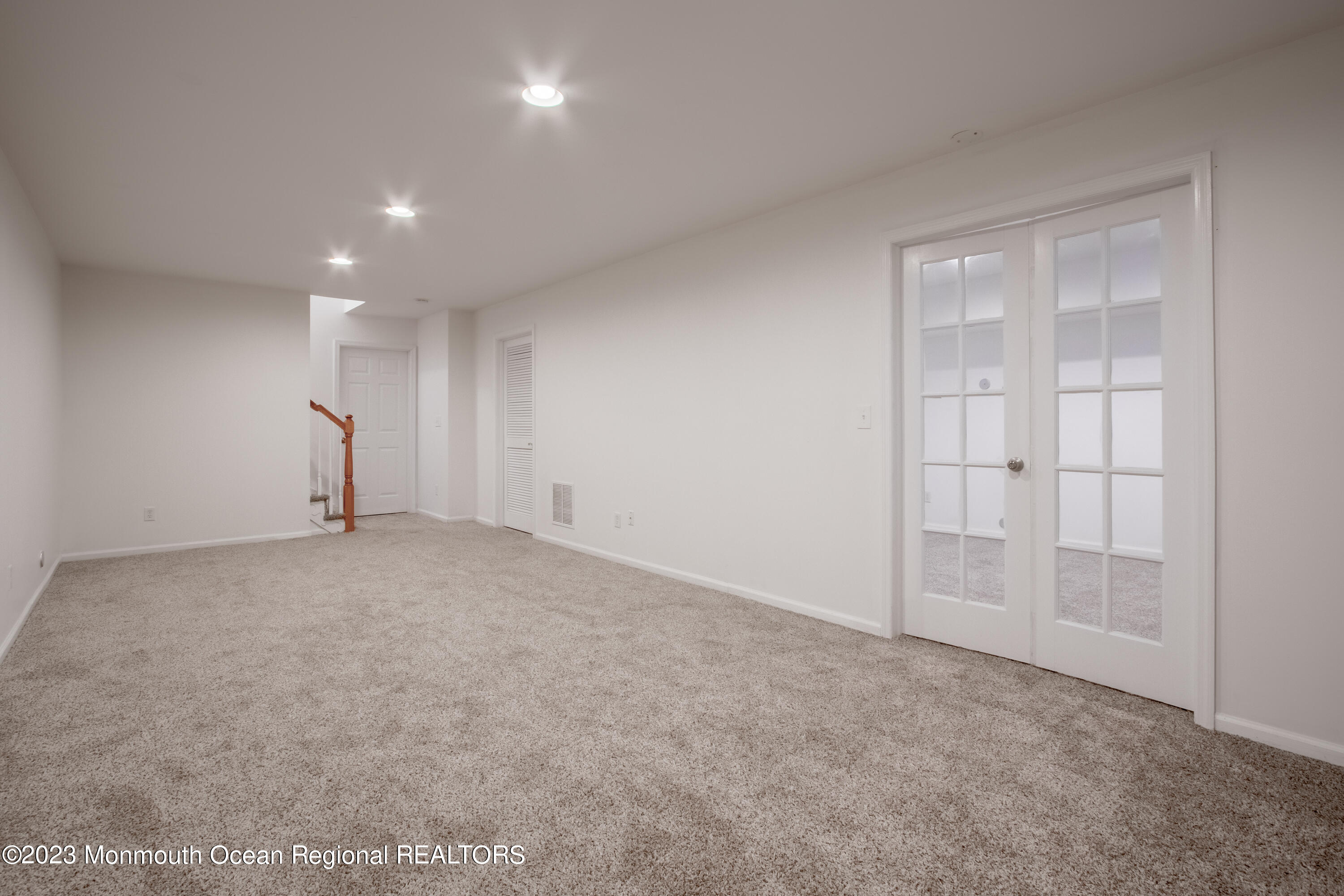 98 Shore Drive S