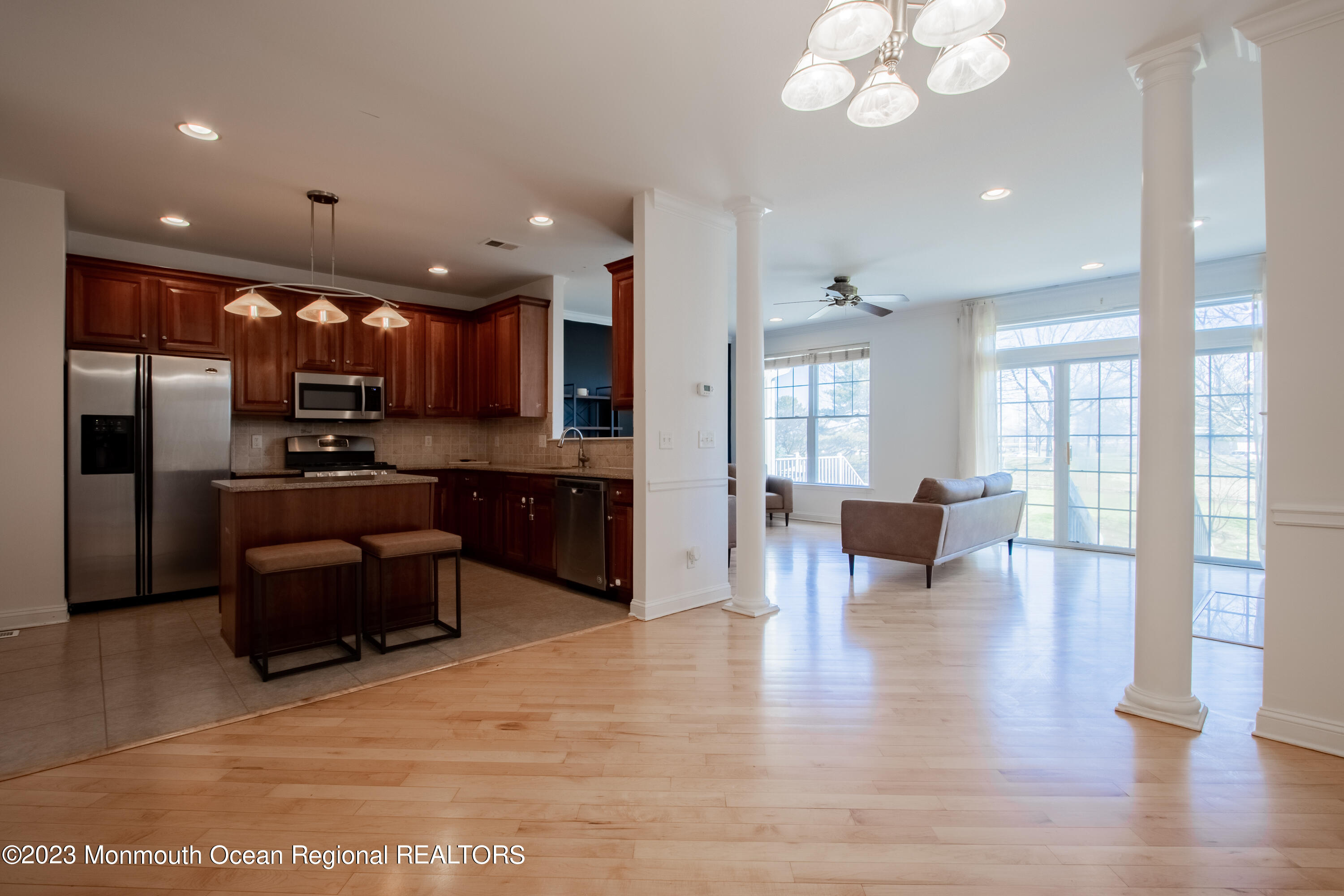 98 Shore Drive S
