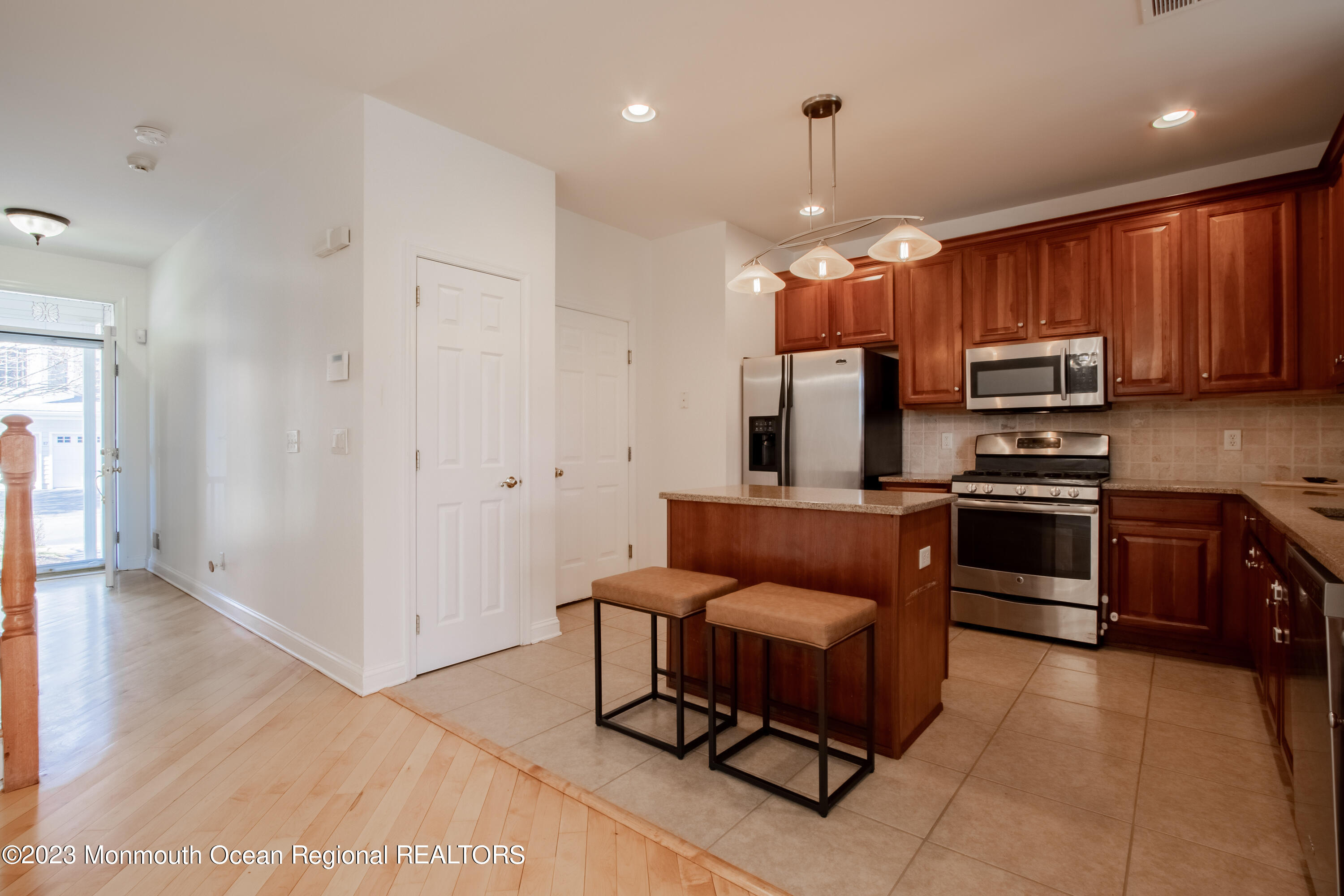 98 Shore Drive S