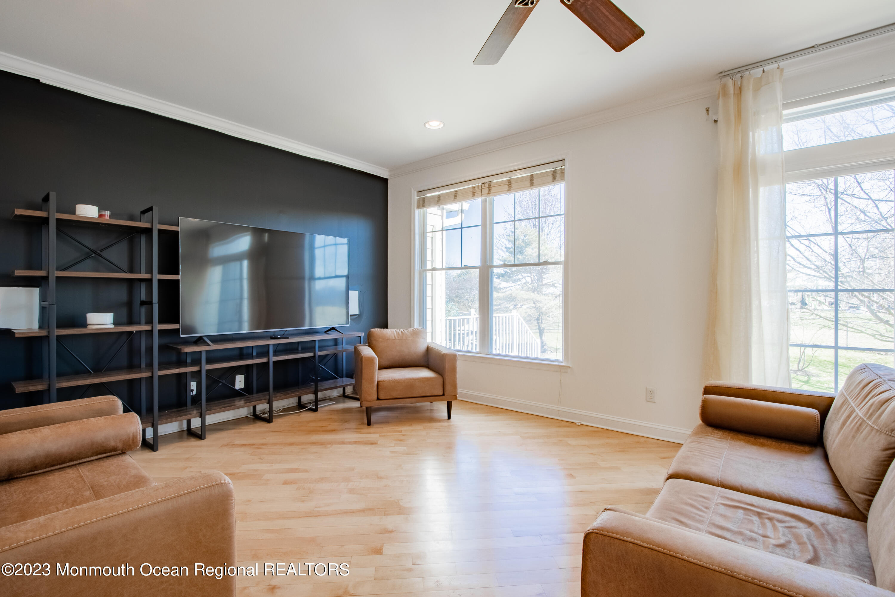 98 Shore Drive S
