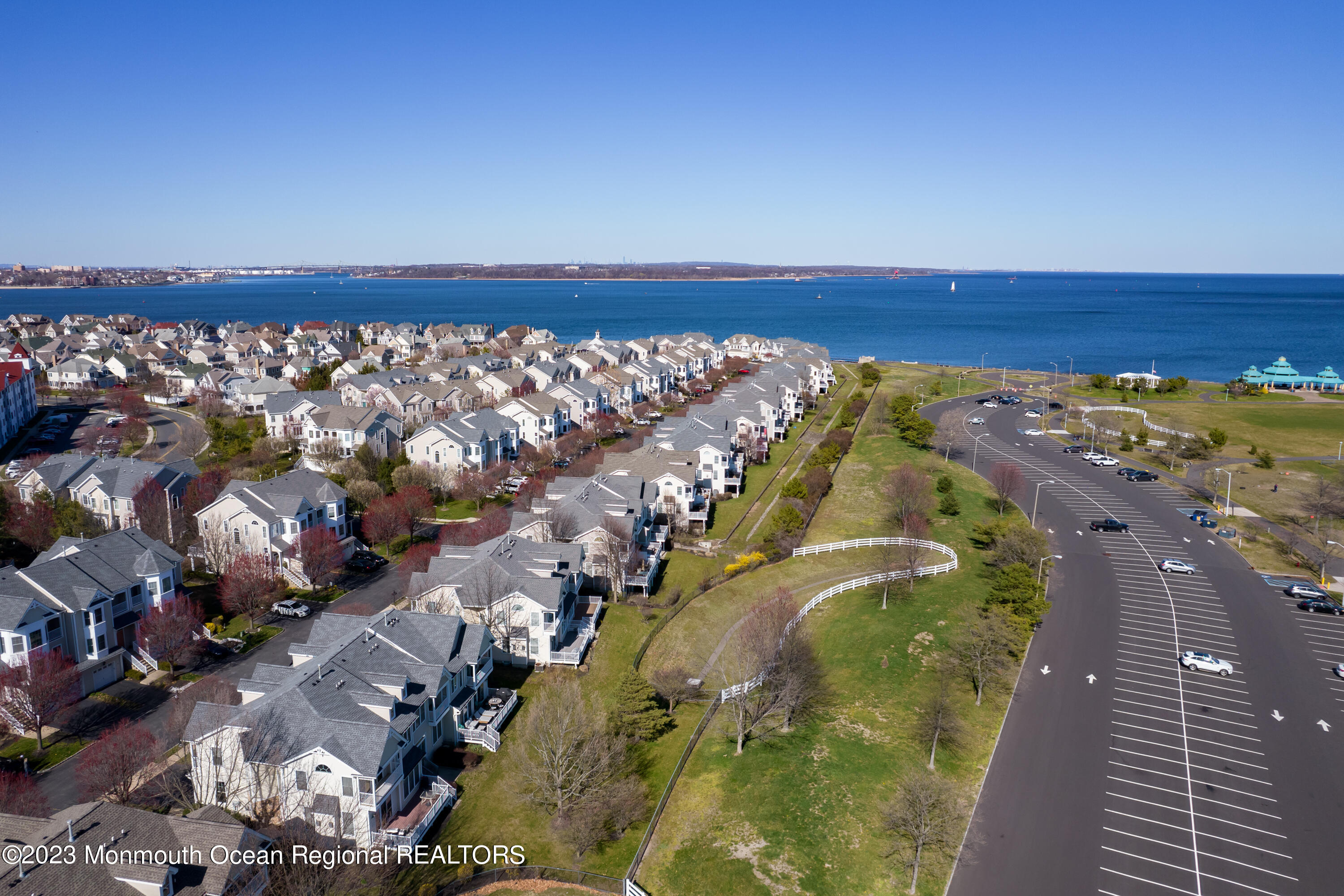 98 Shore Drive S
