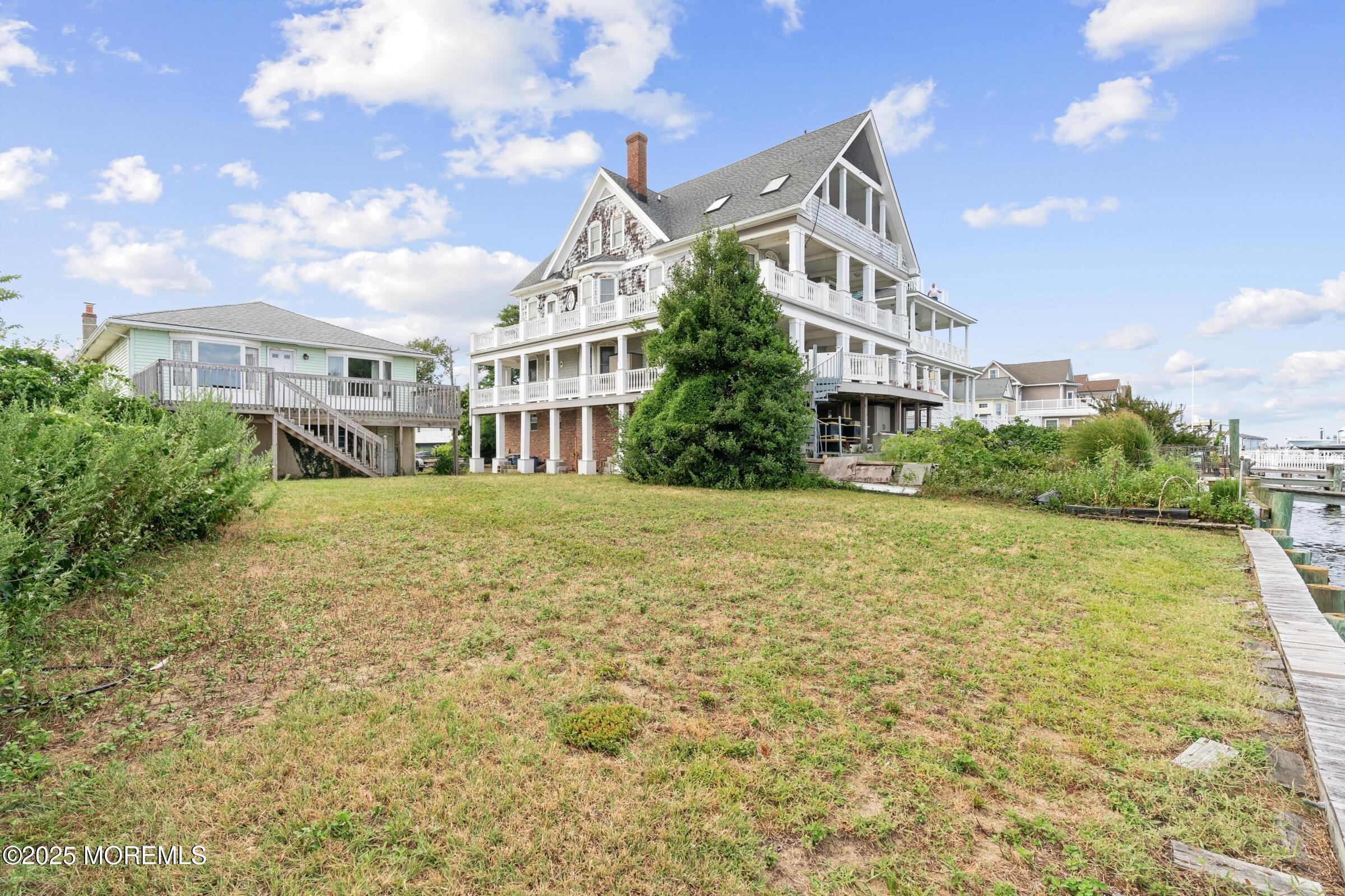 22 Shrewsbury Avenue