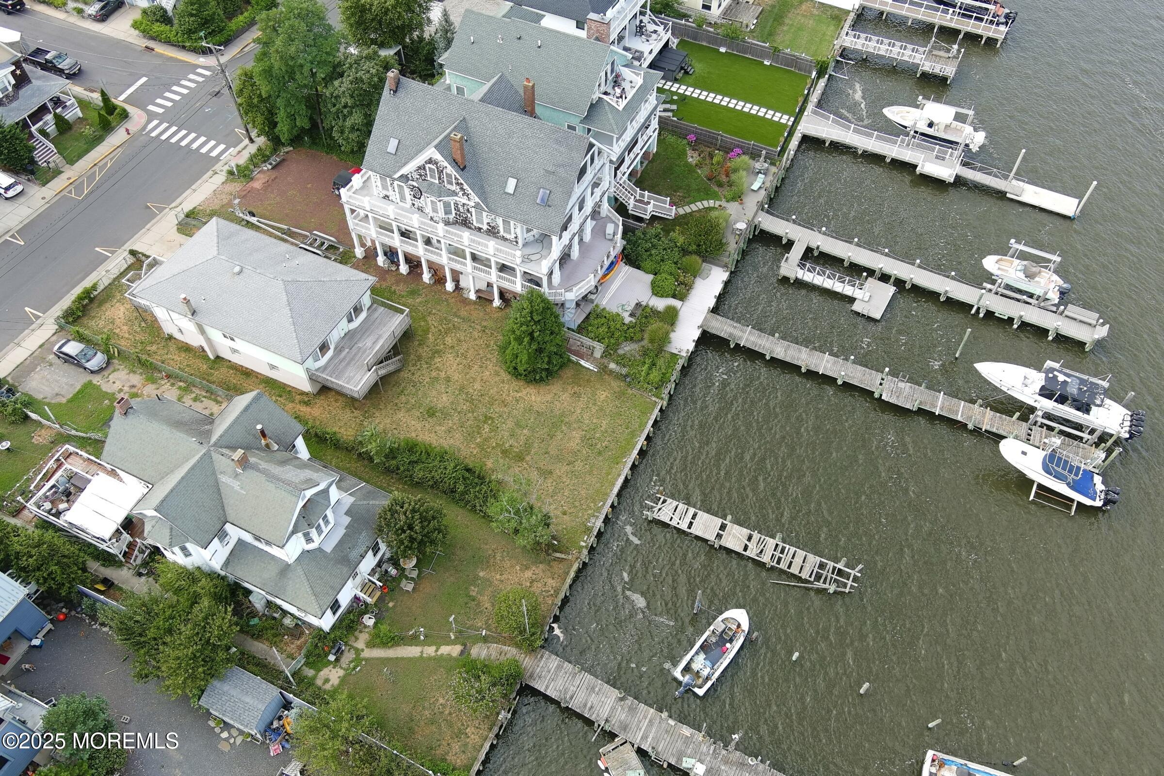 22 Shrewsbury Avenue