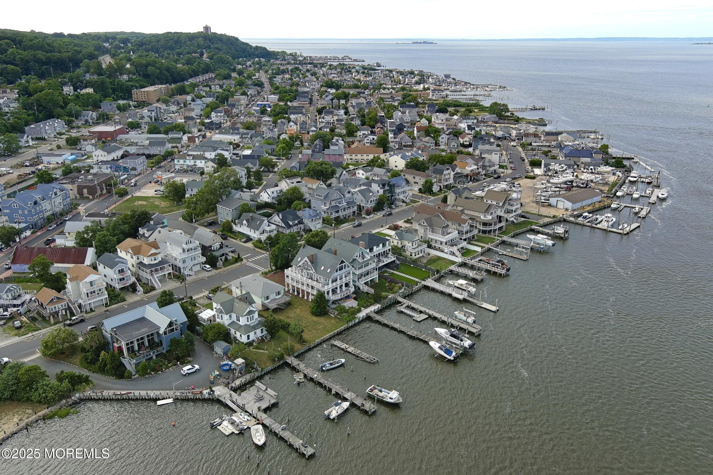 22 Shrewsbury Avenue