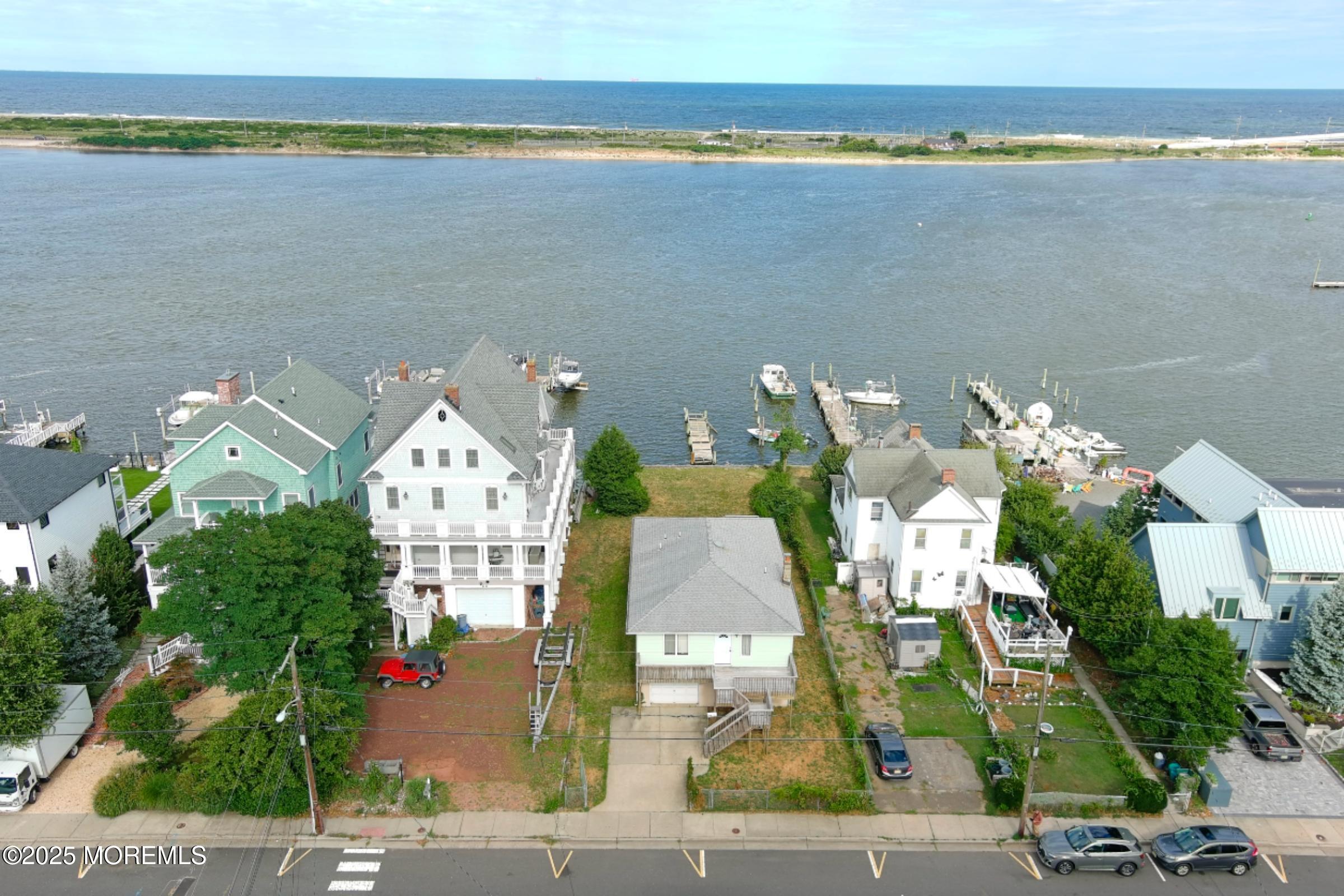 22 Shrewsbury Avenue