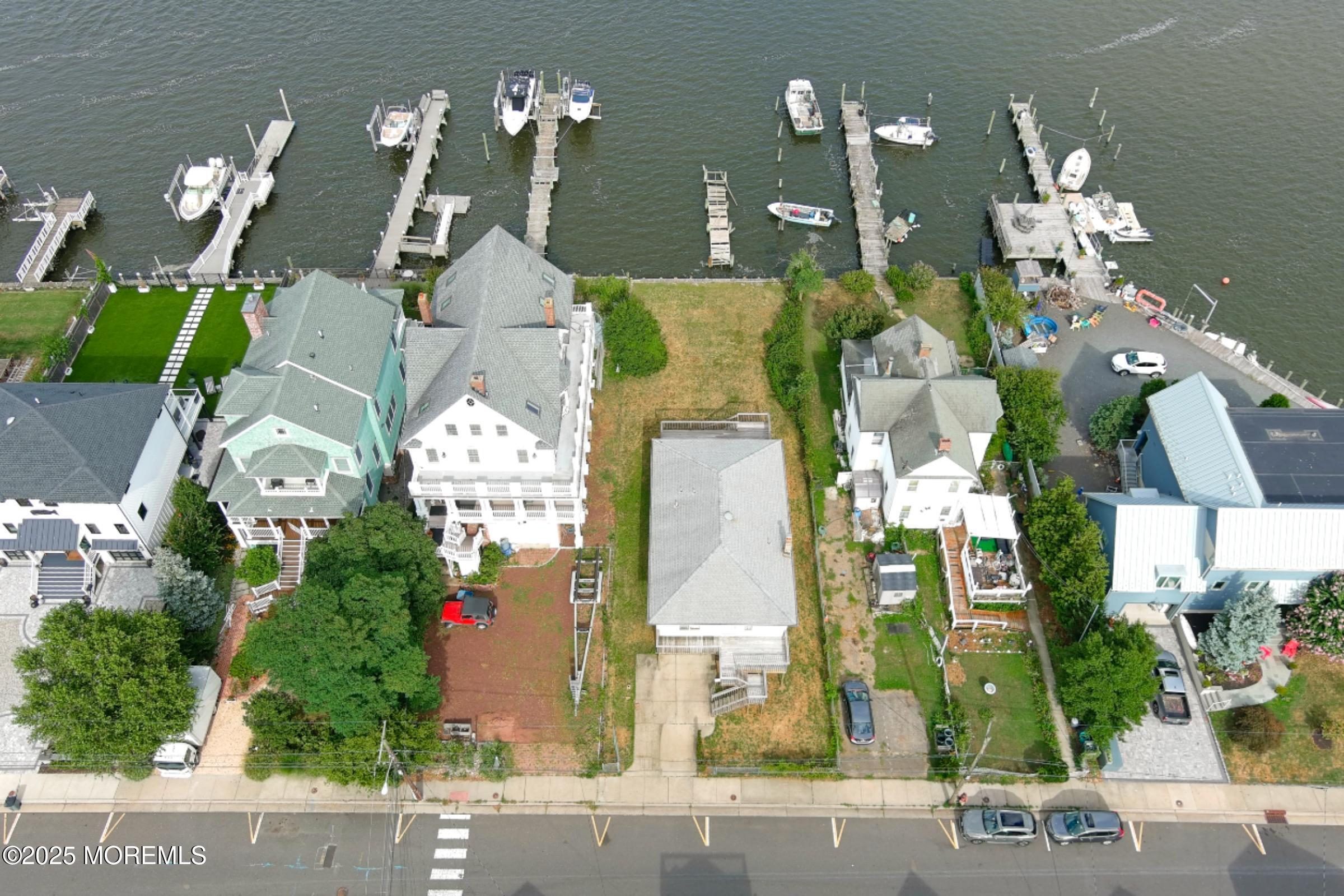 22 Shrewsbury Avenue