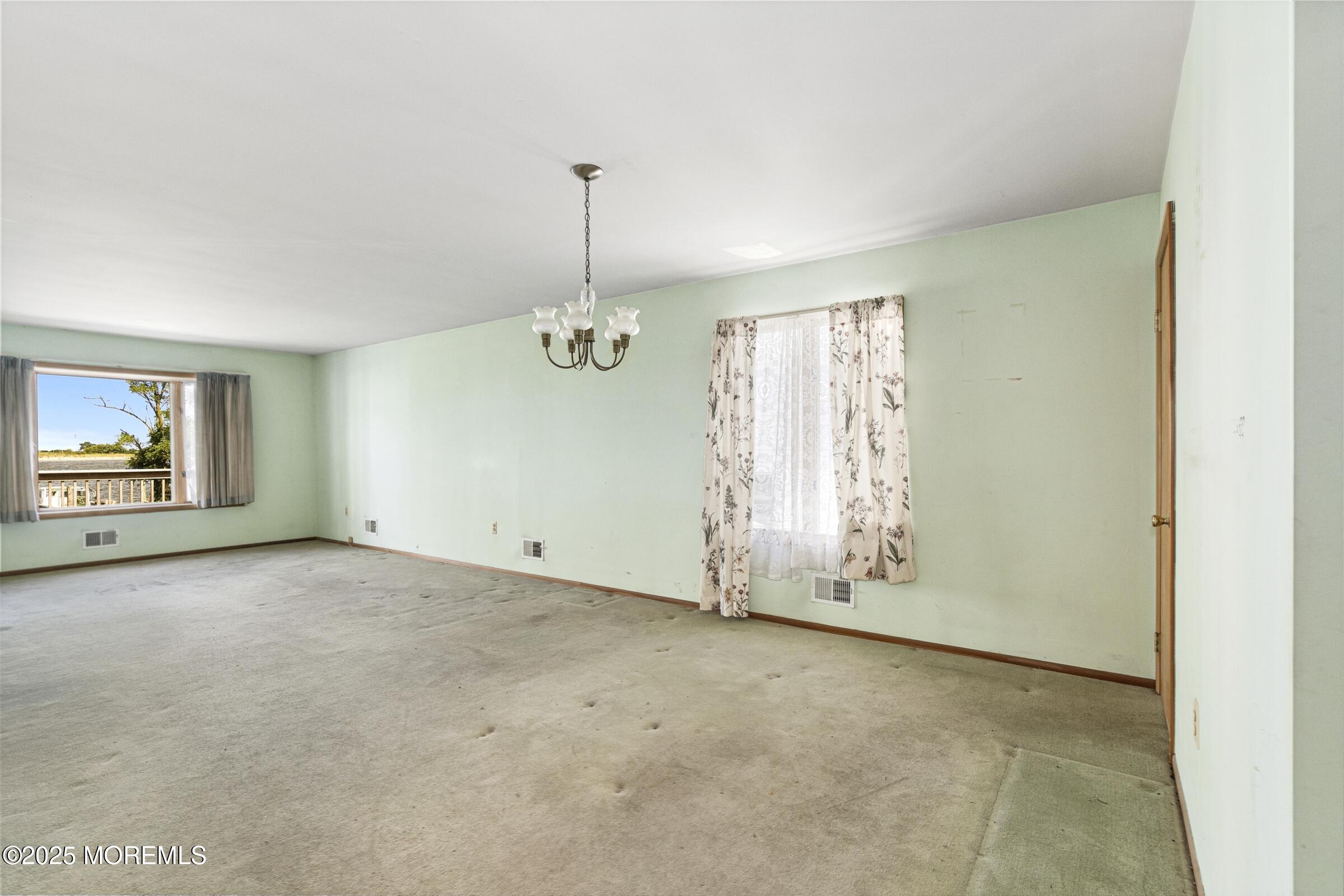 22 Shrewsbury Avenue