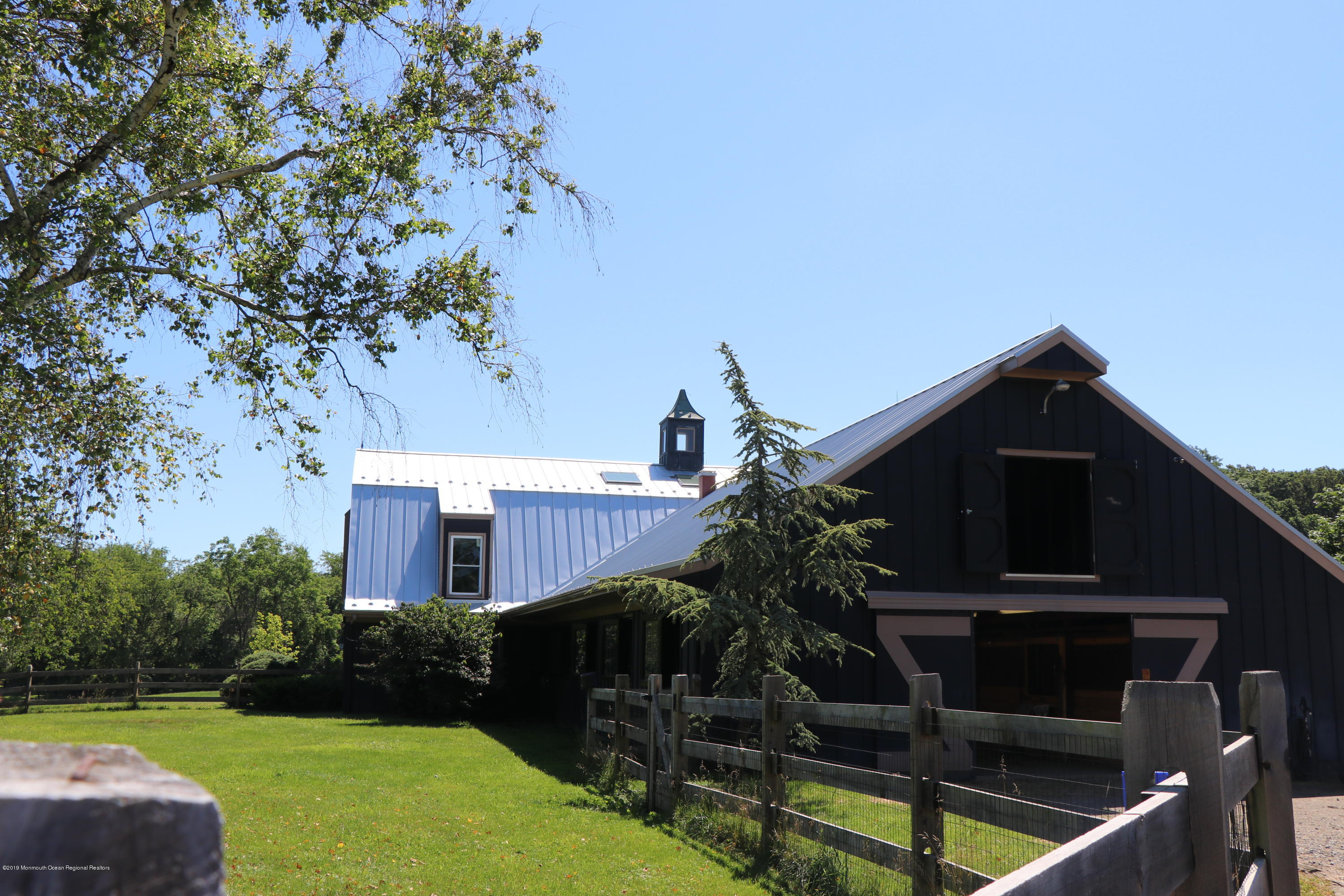 702 W Sidney Road
