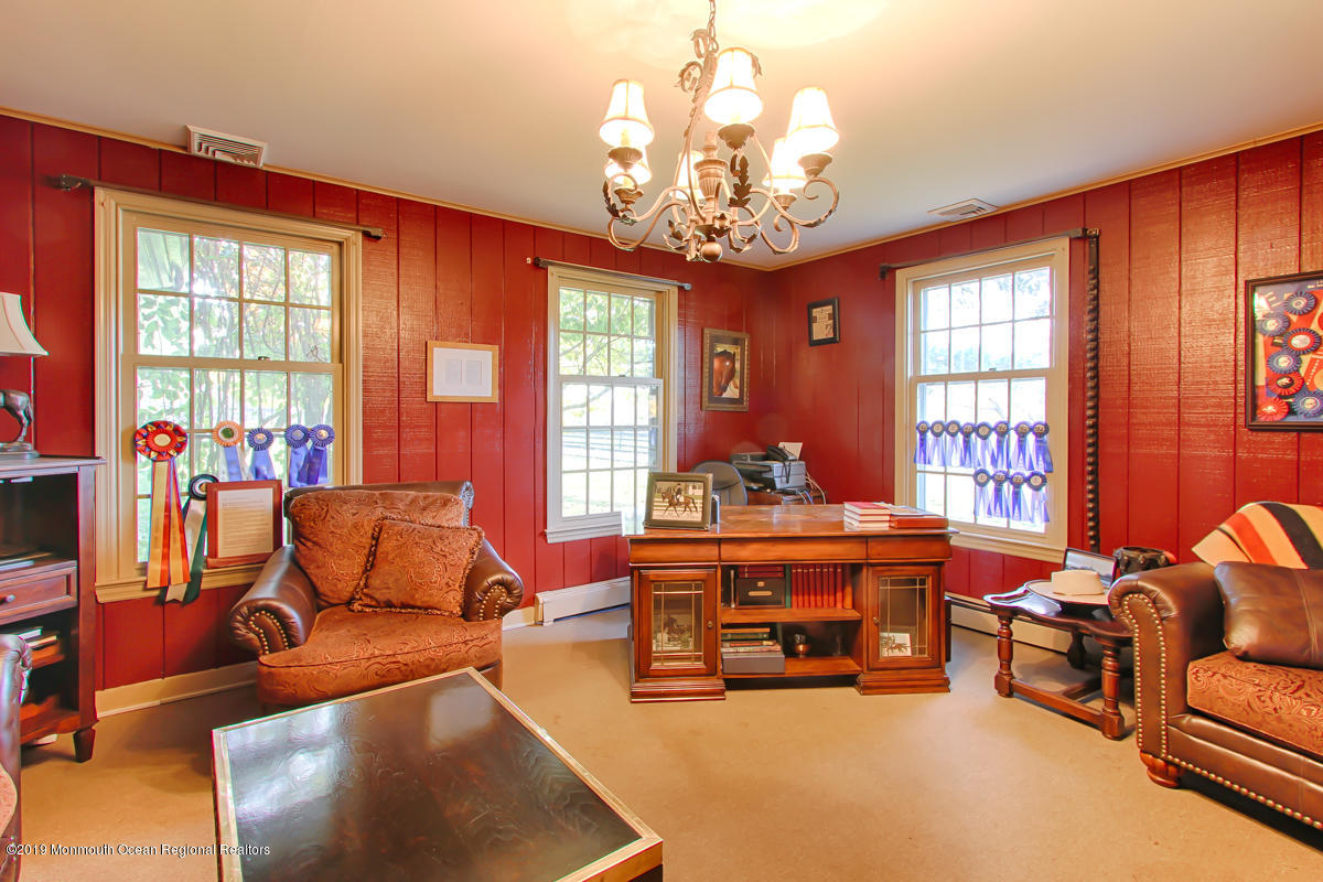 702 W Sidney Road
