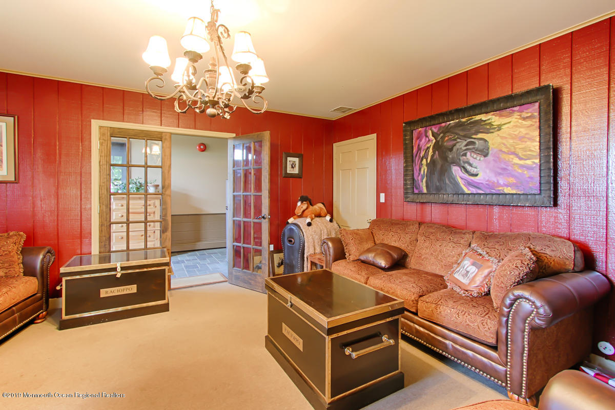 702 W Sidney Road