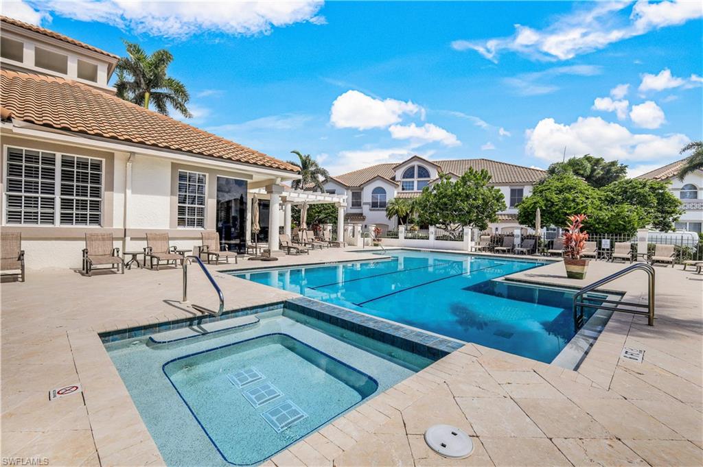 217 Colonade CIR