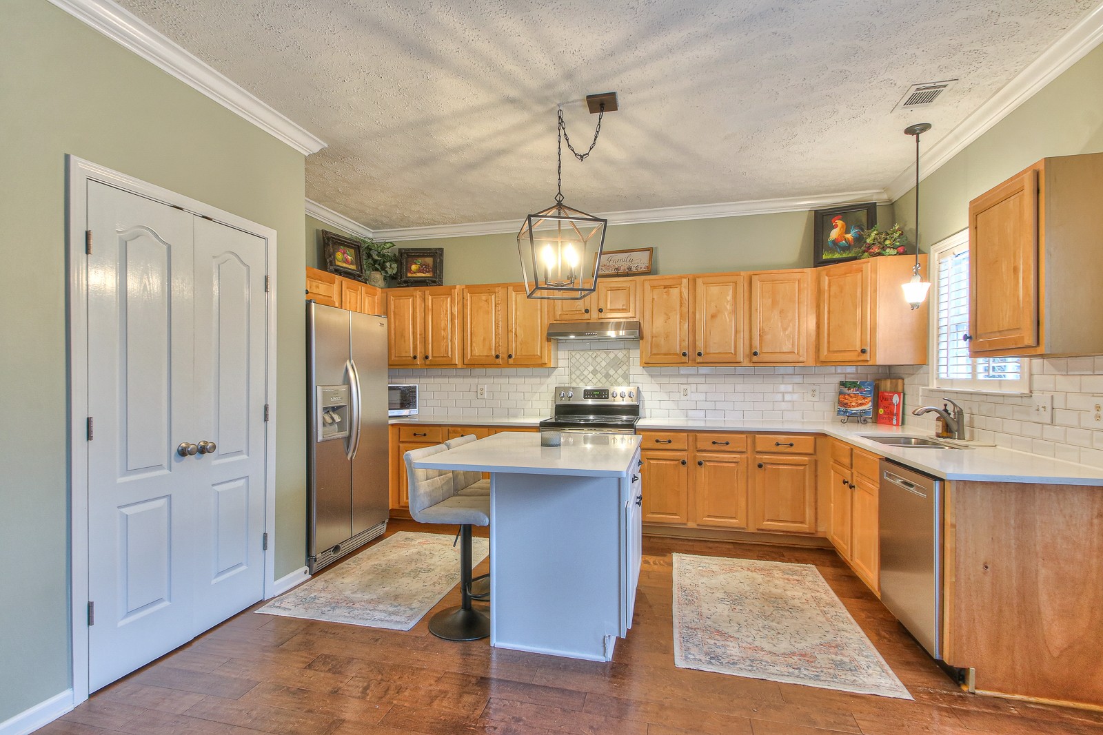 3230 Dark Woods Dr