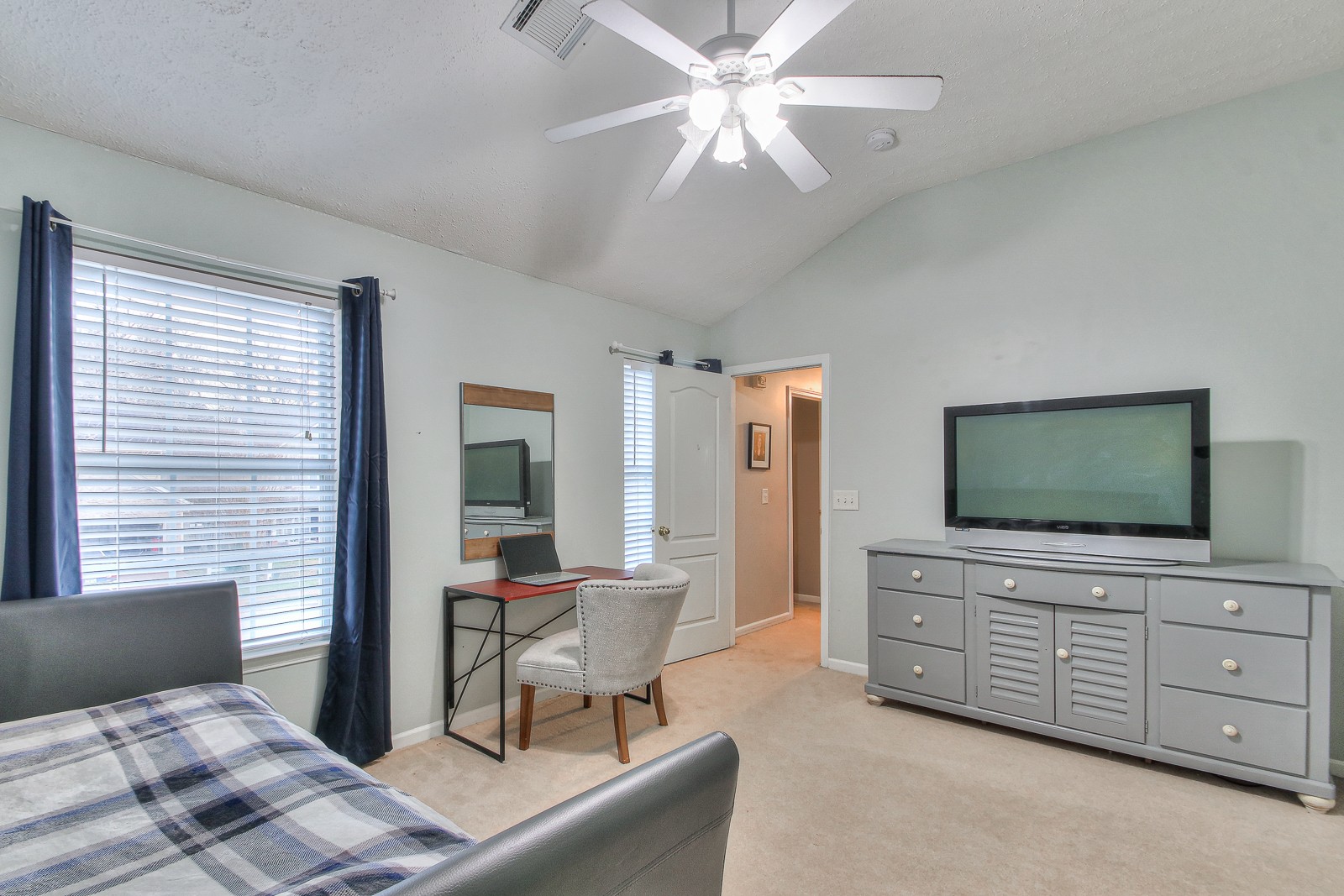 3230 Dark Woods Dr