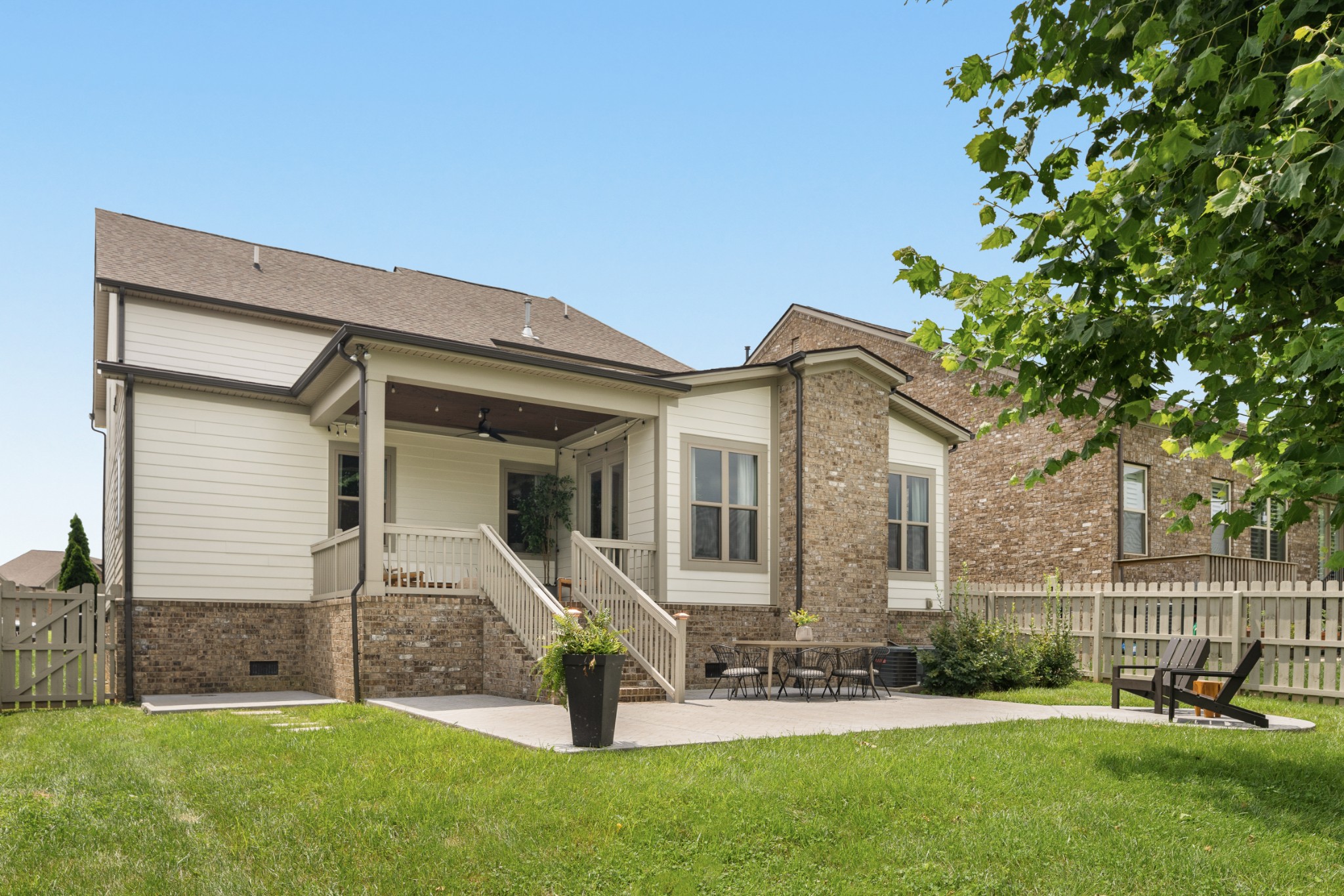 449 River Bluff Dr