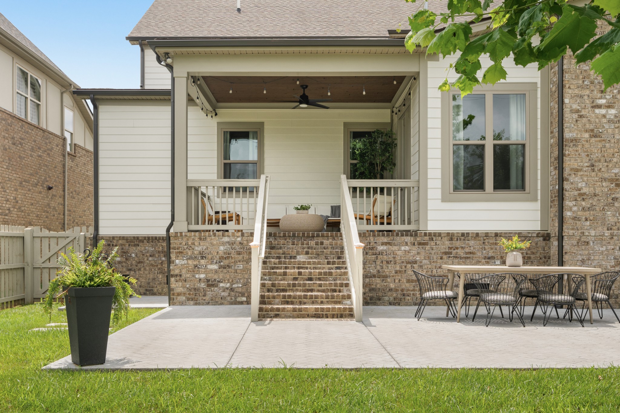 449 River Bluff Dr