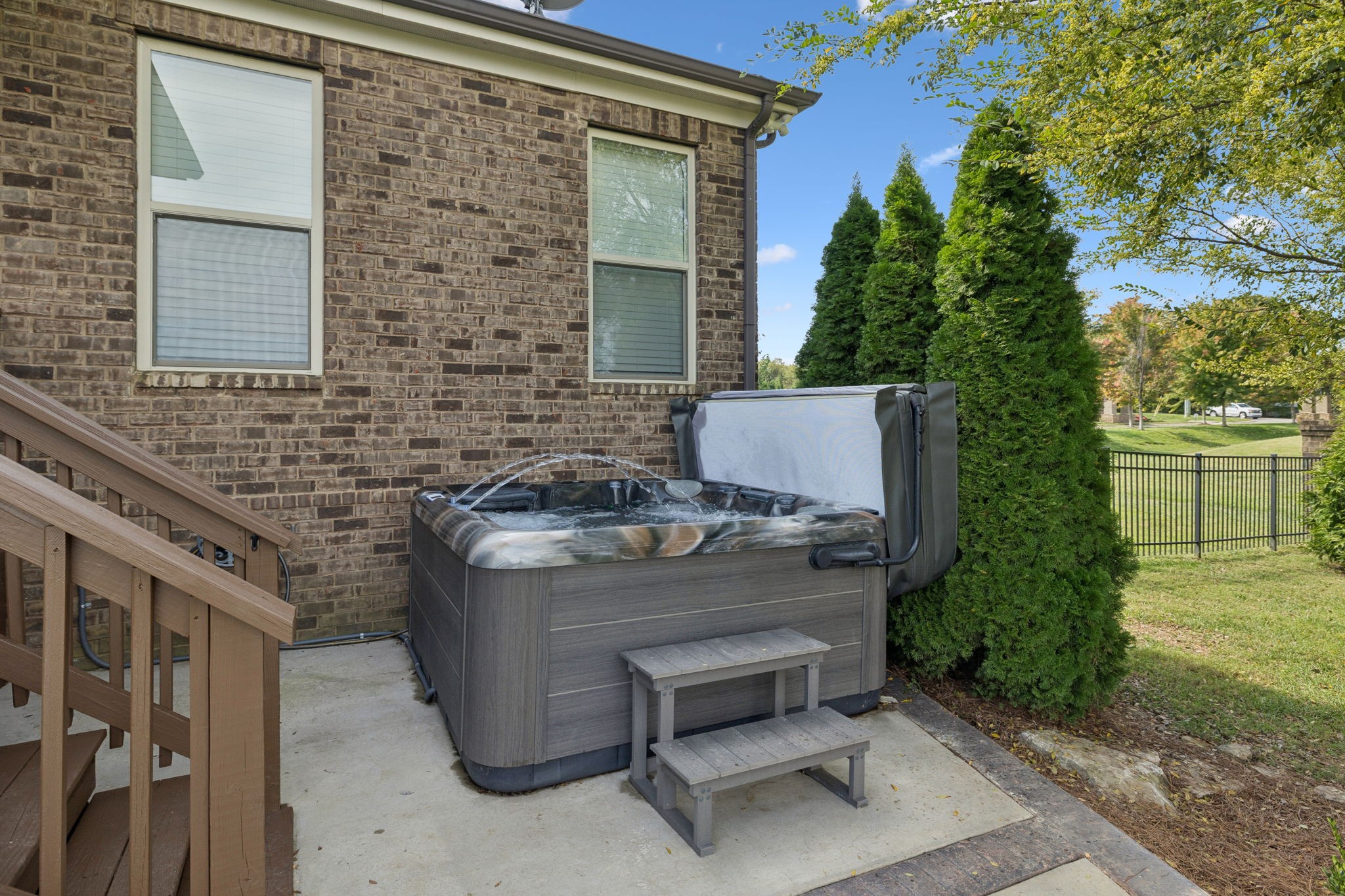 3632 Robbins Nest Rd