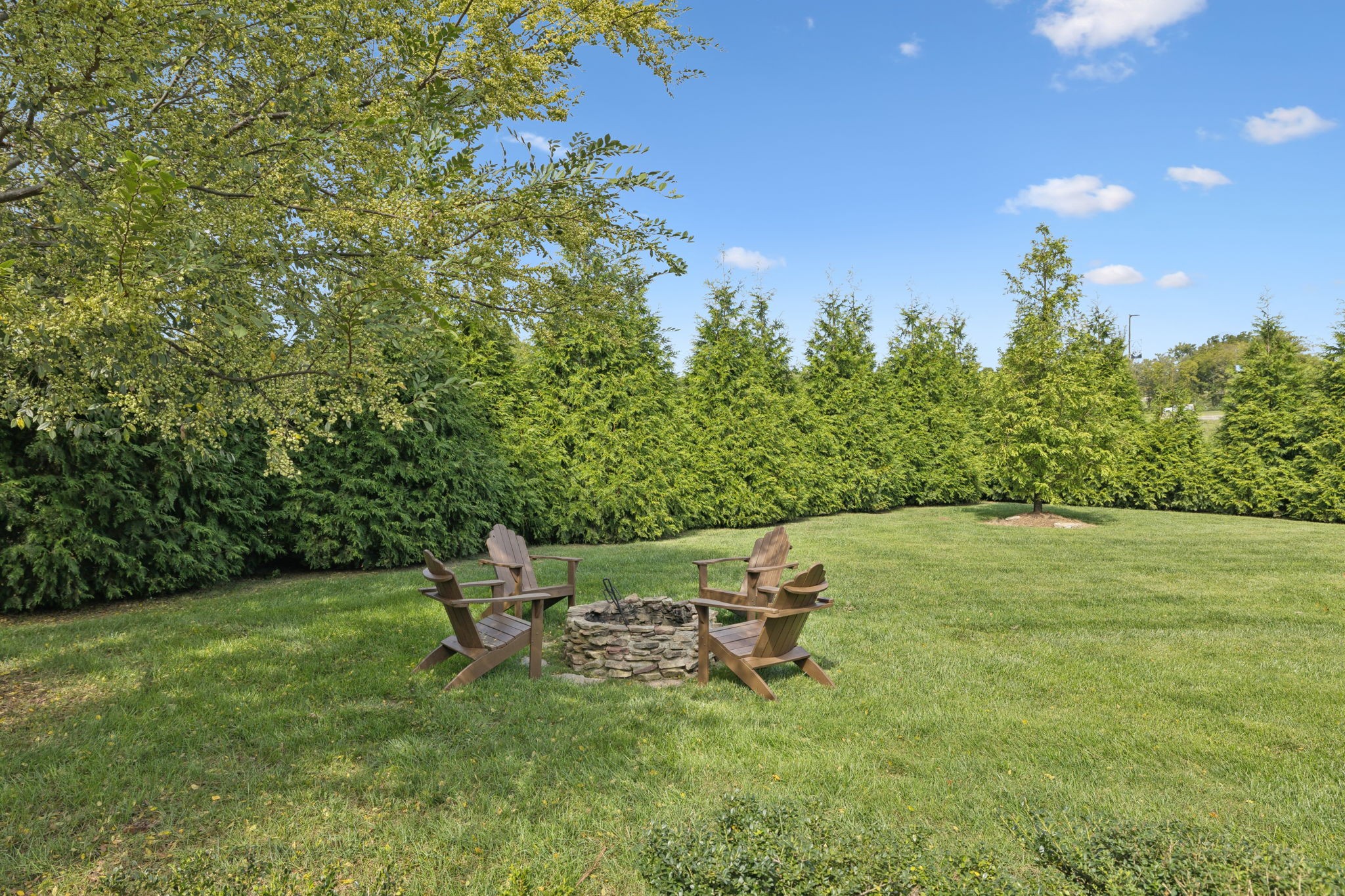 3632 Robbins Nest Rd