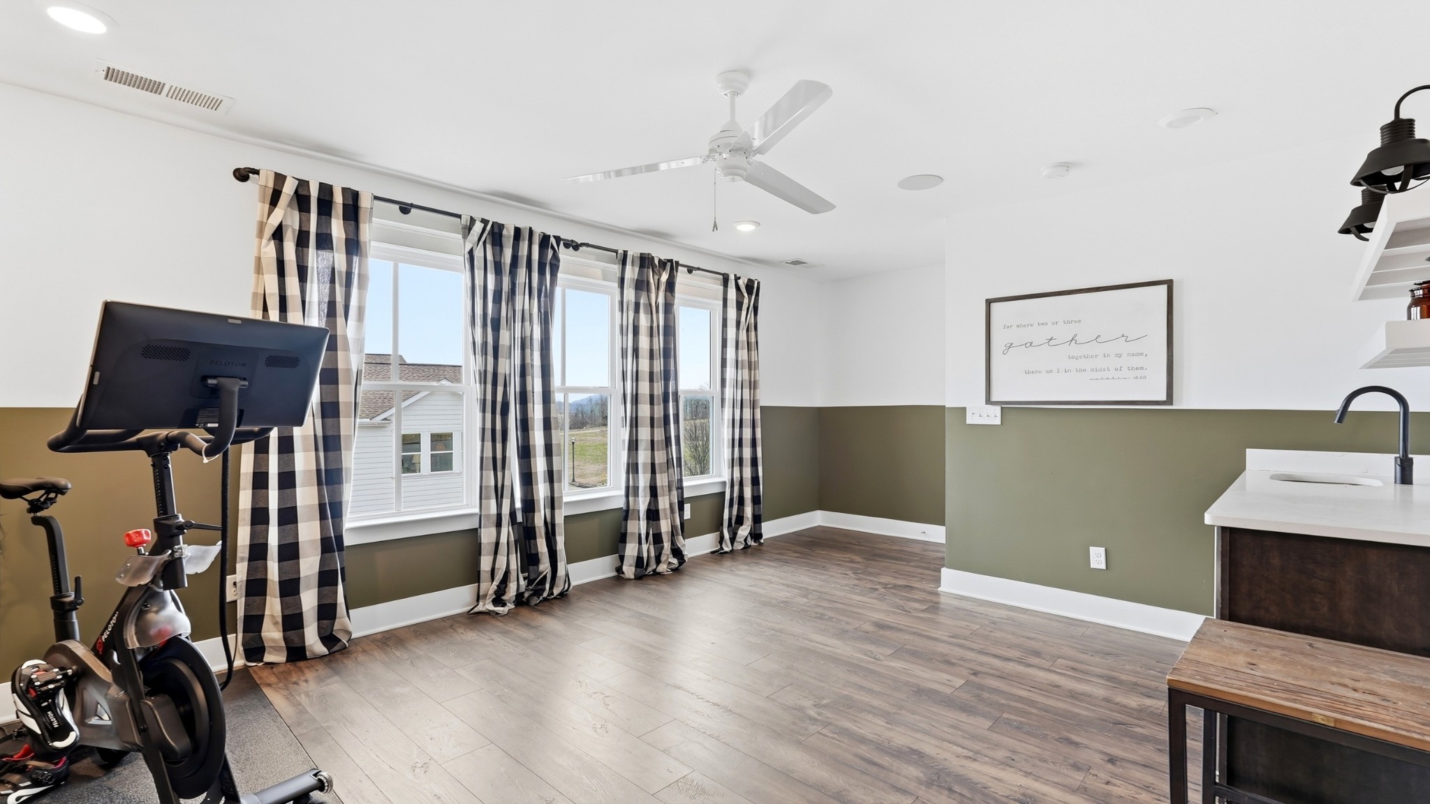 3200 Vinemont Dr
