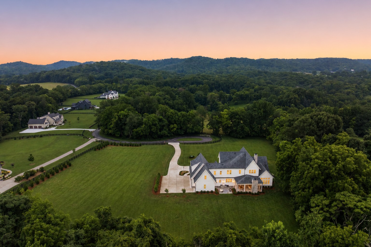 6916 Farm Path Ln