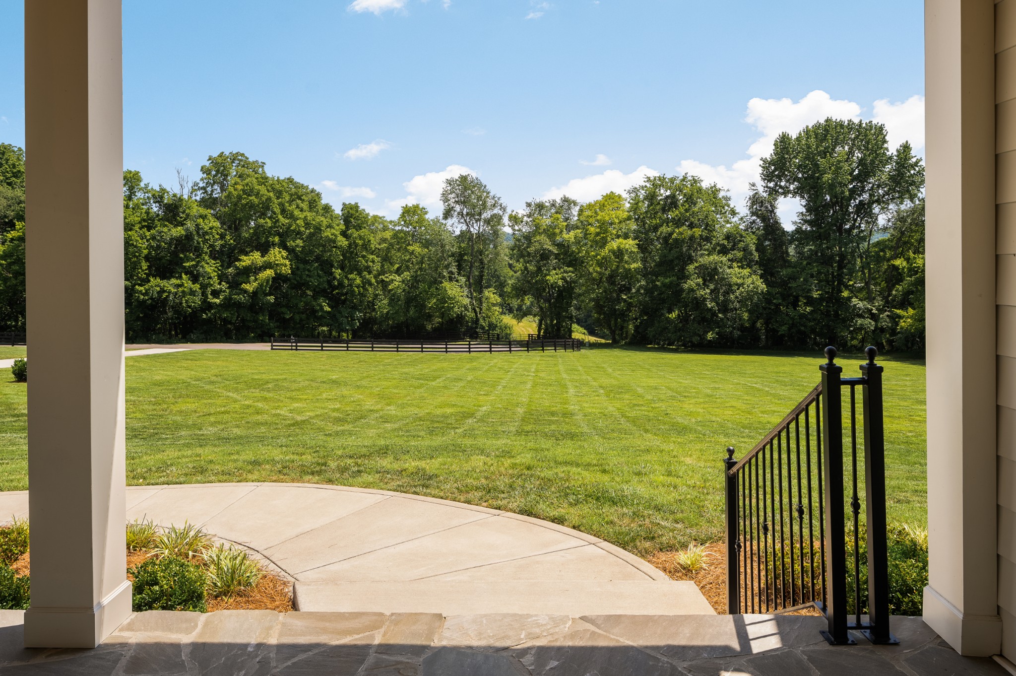6916 Farm Path Ln