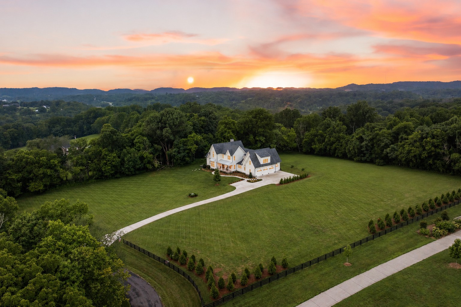 6916 Farm Path Ln