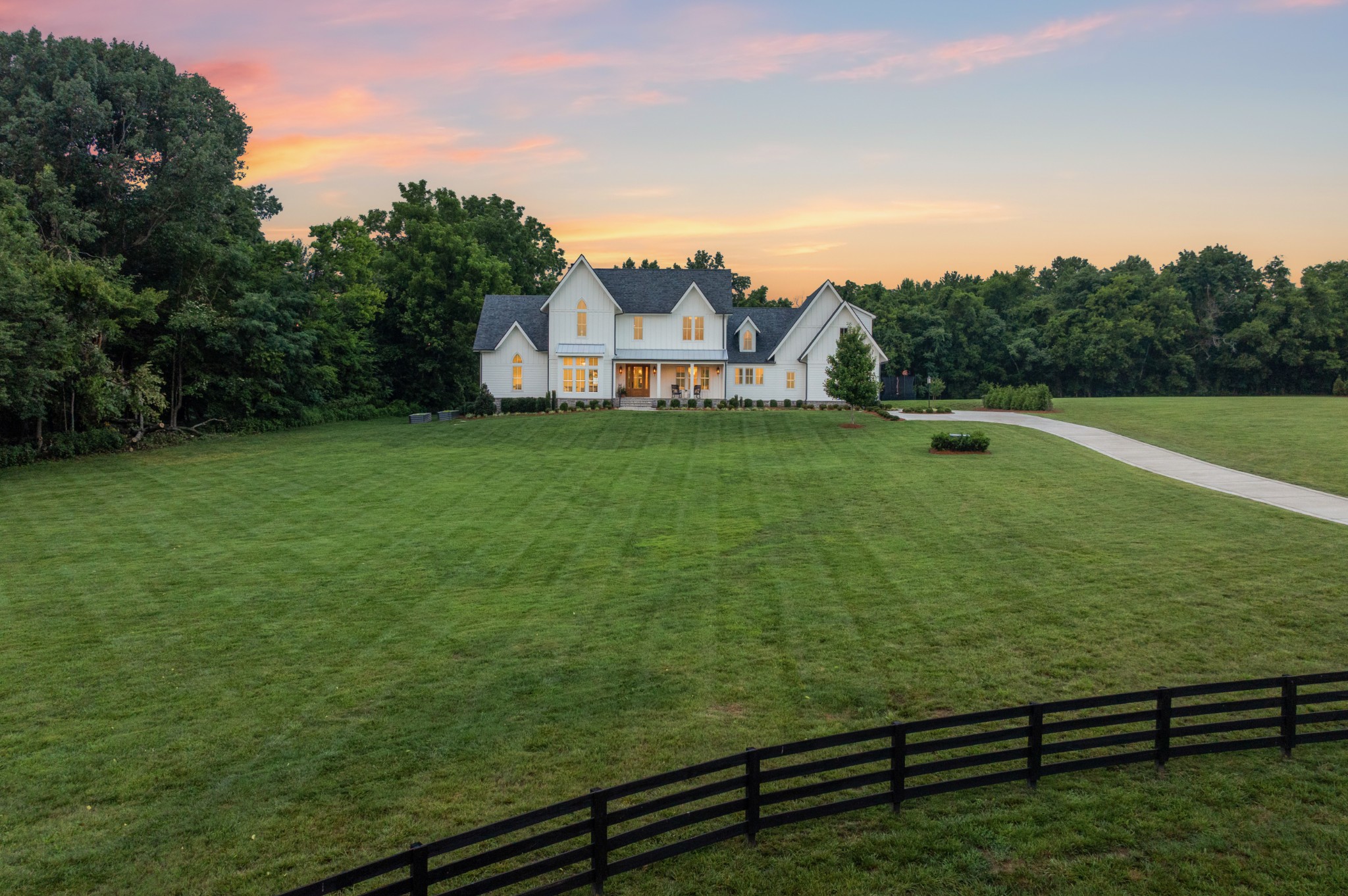 6916 Farm Path Ln