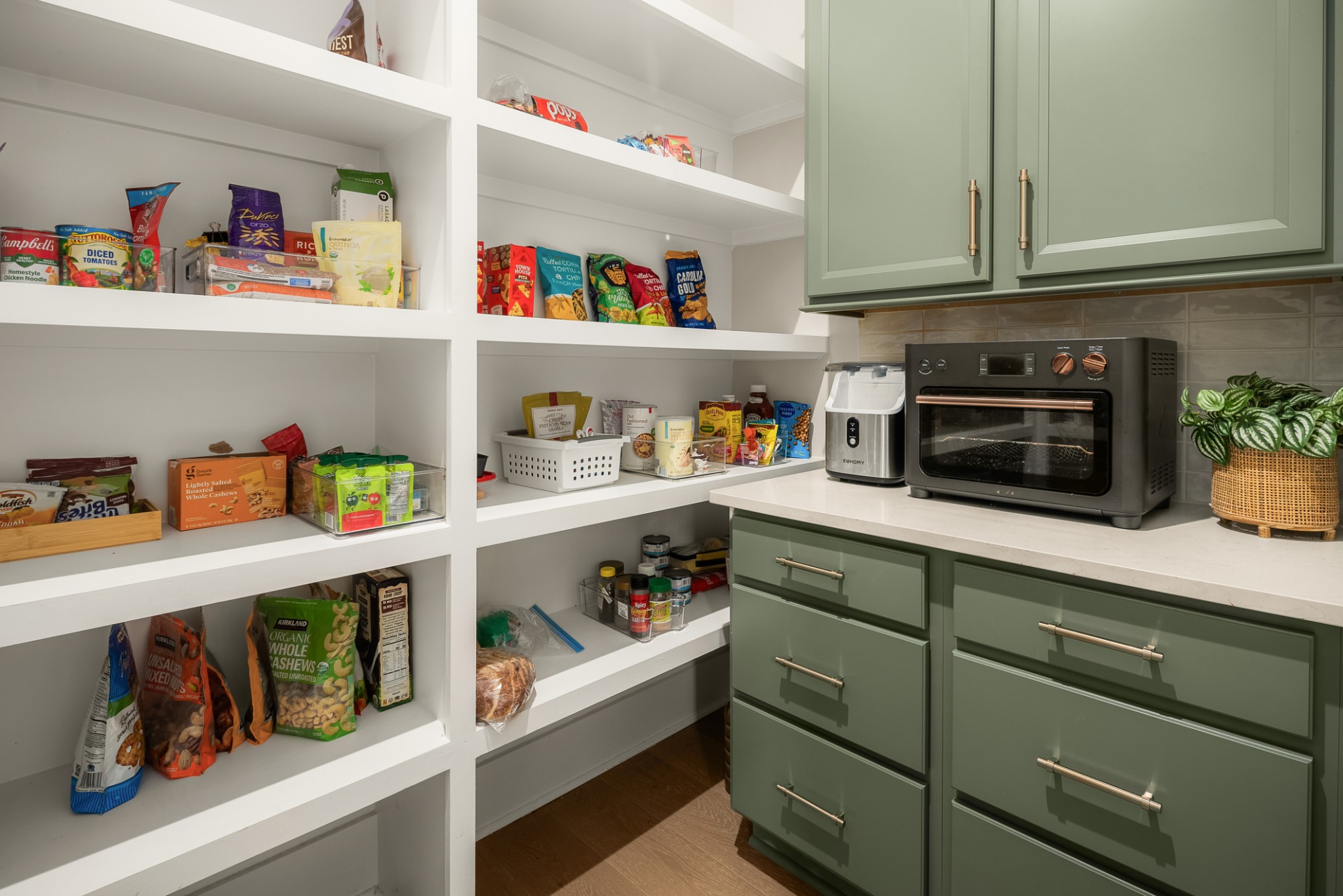 3392 Sarah Bee Ln