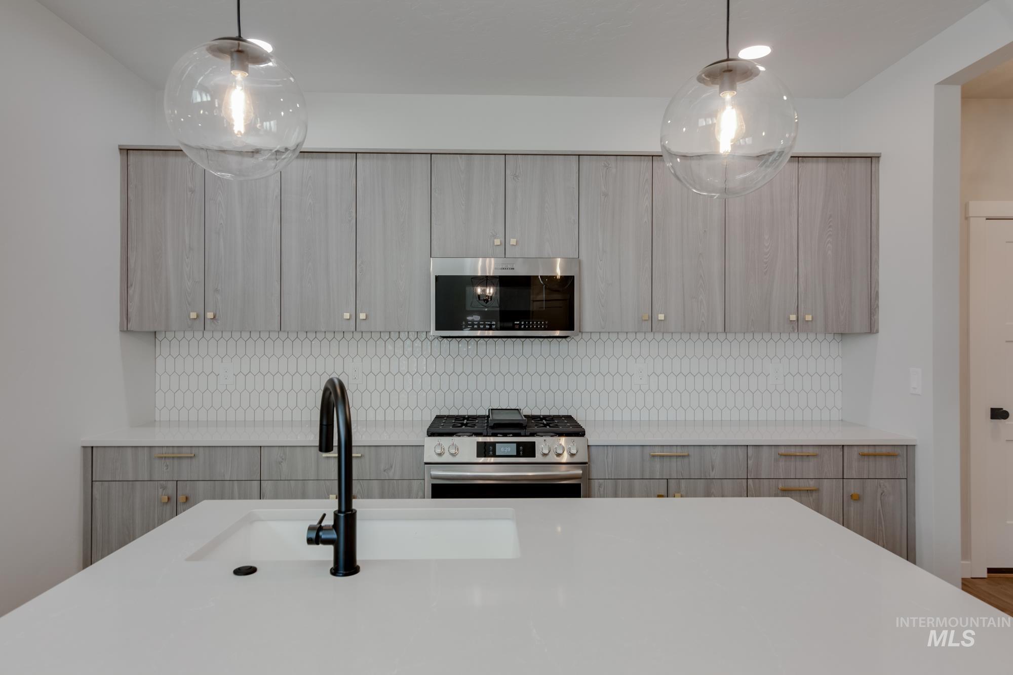 6734 S Cheyenne Ave.