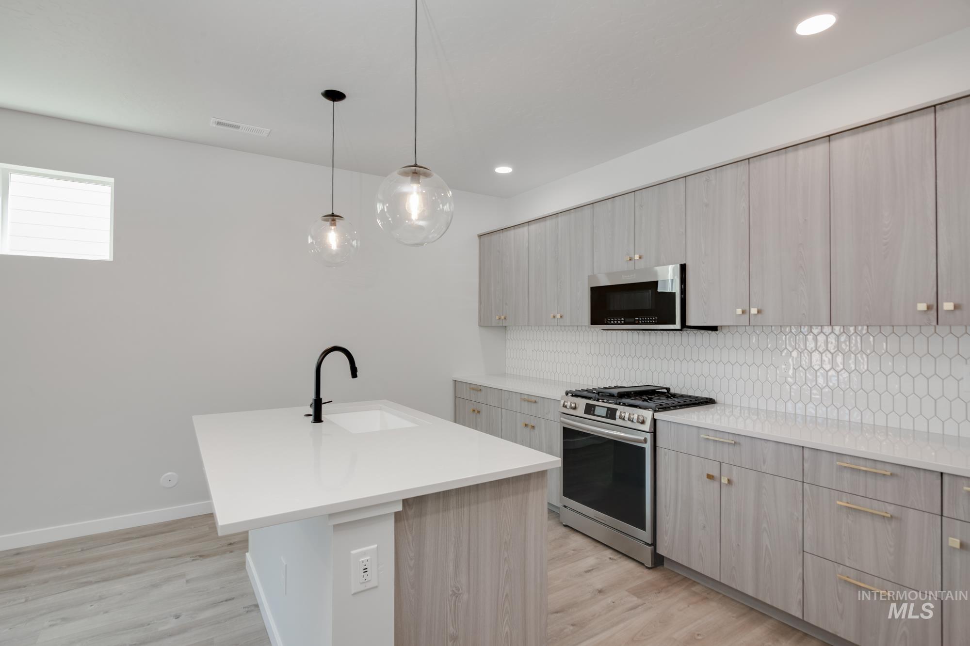 6734 S Cheyenne Ave.