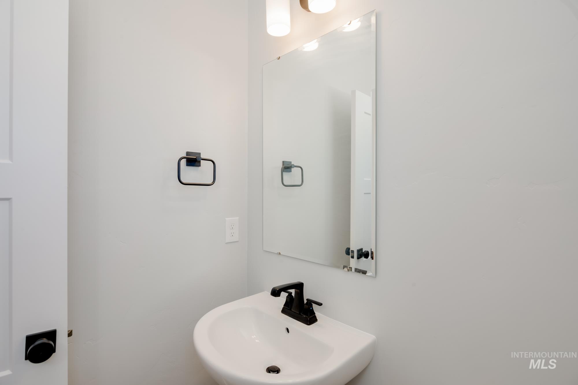 6734 S Cheyenne Ave.