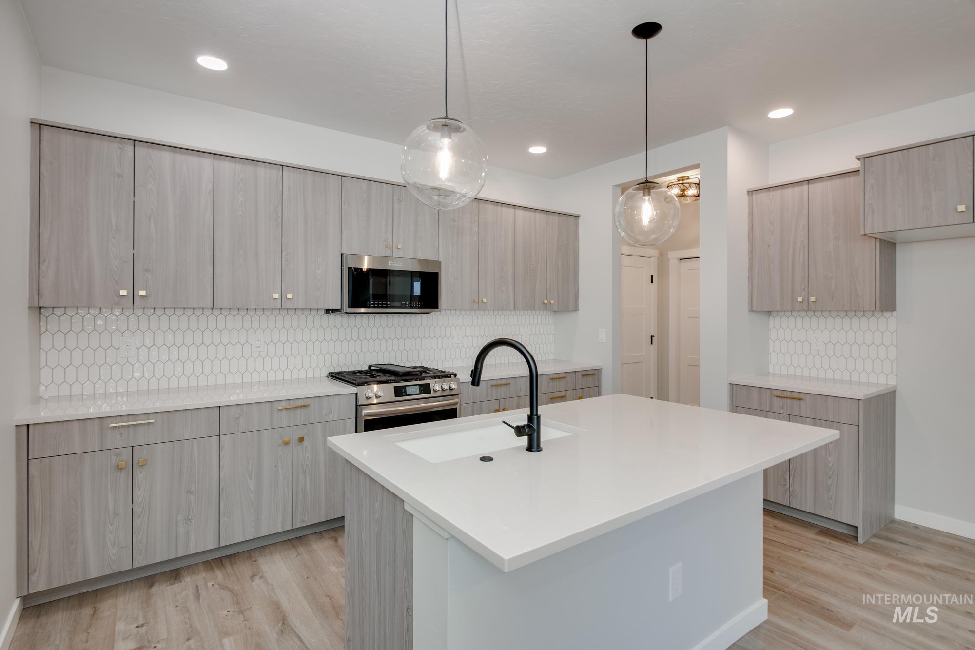 6734 S Cheyenne Ave.