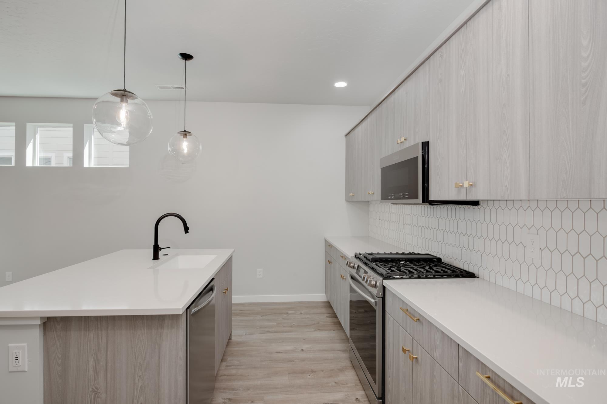 6734 S Cheyenne Ave.