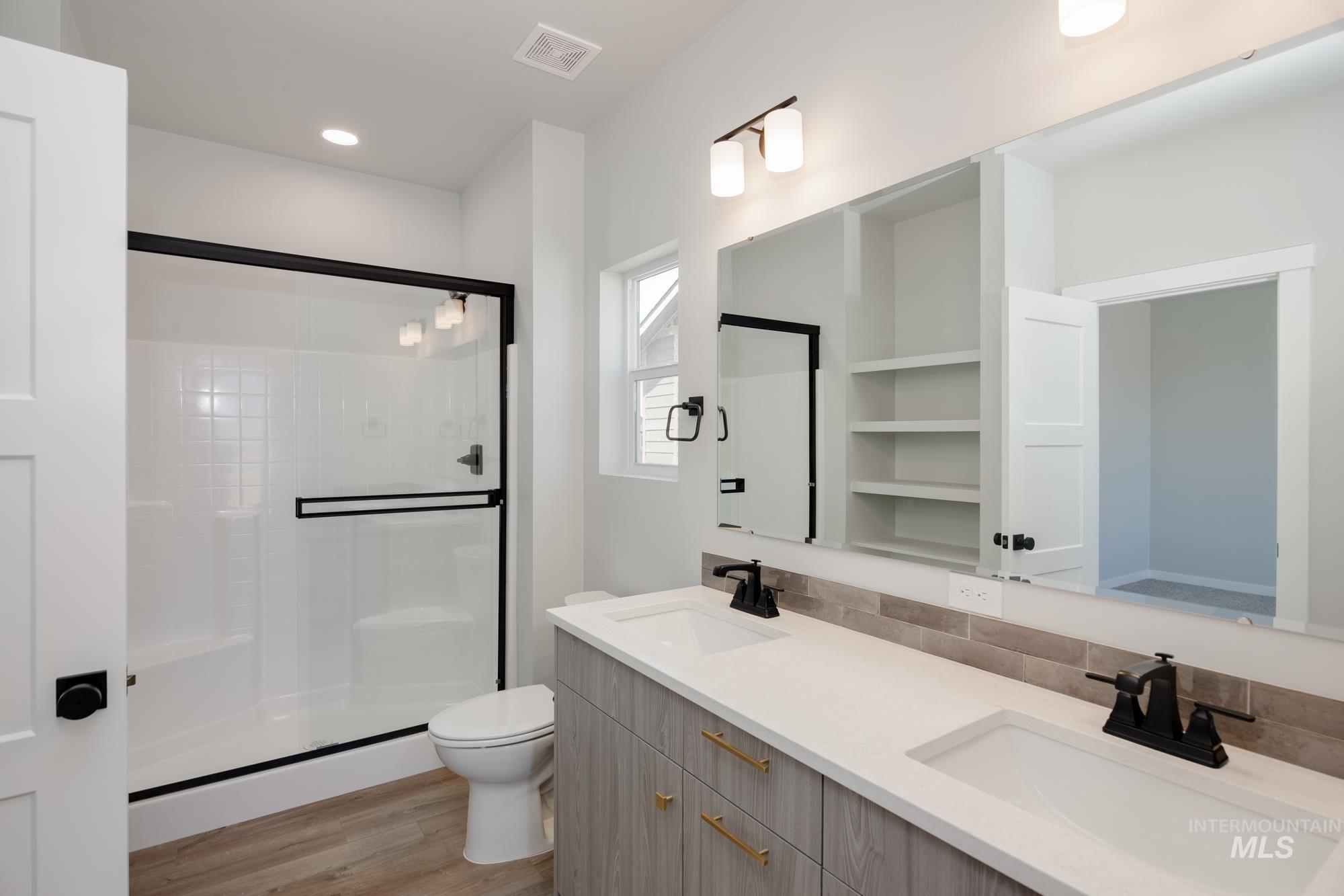6734 S Cheyenne Ave.
