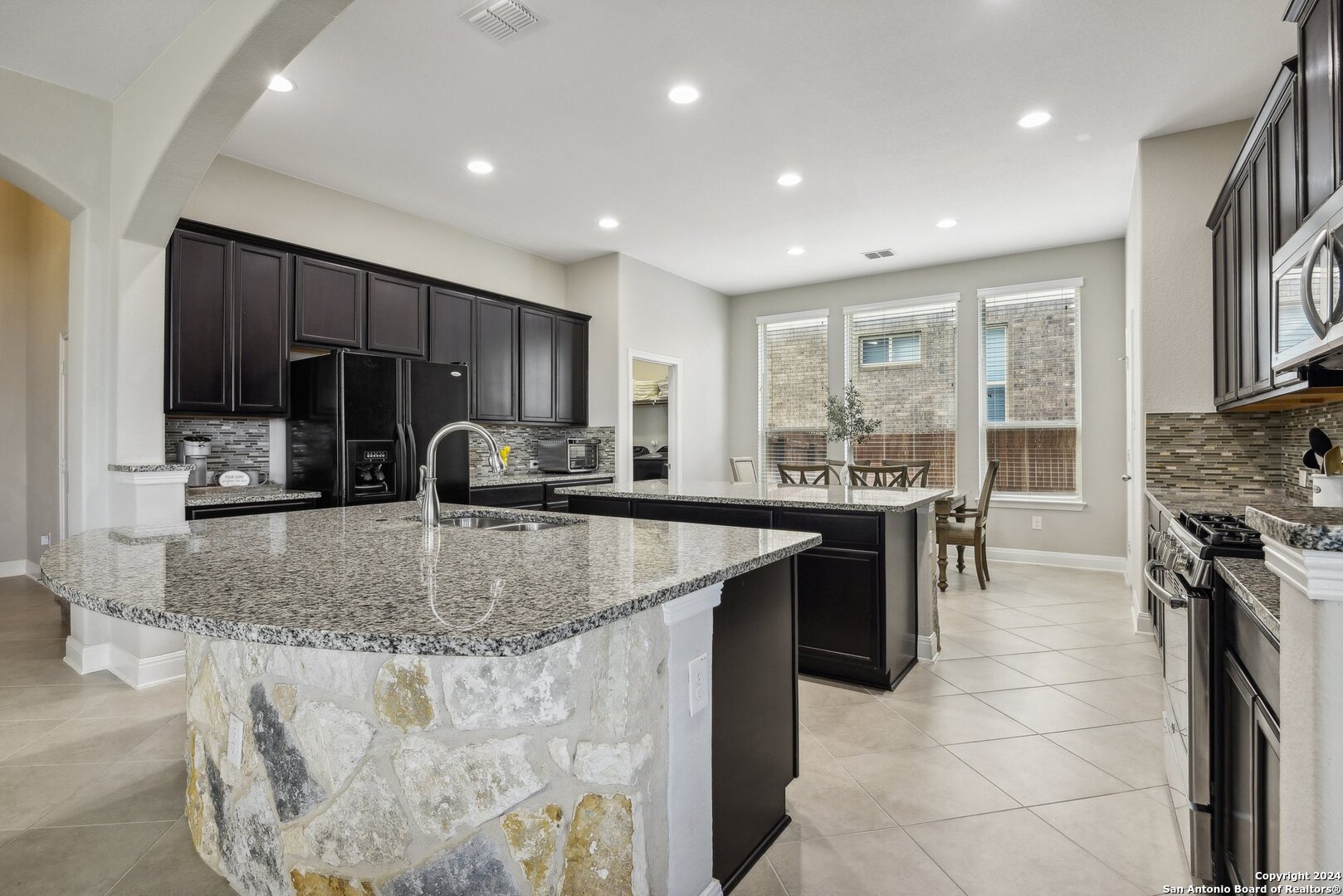 2809 ASHWOOD