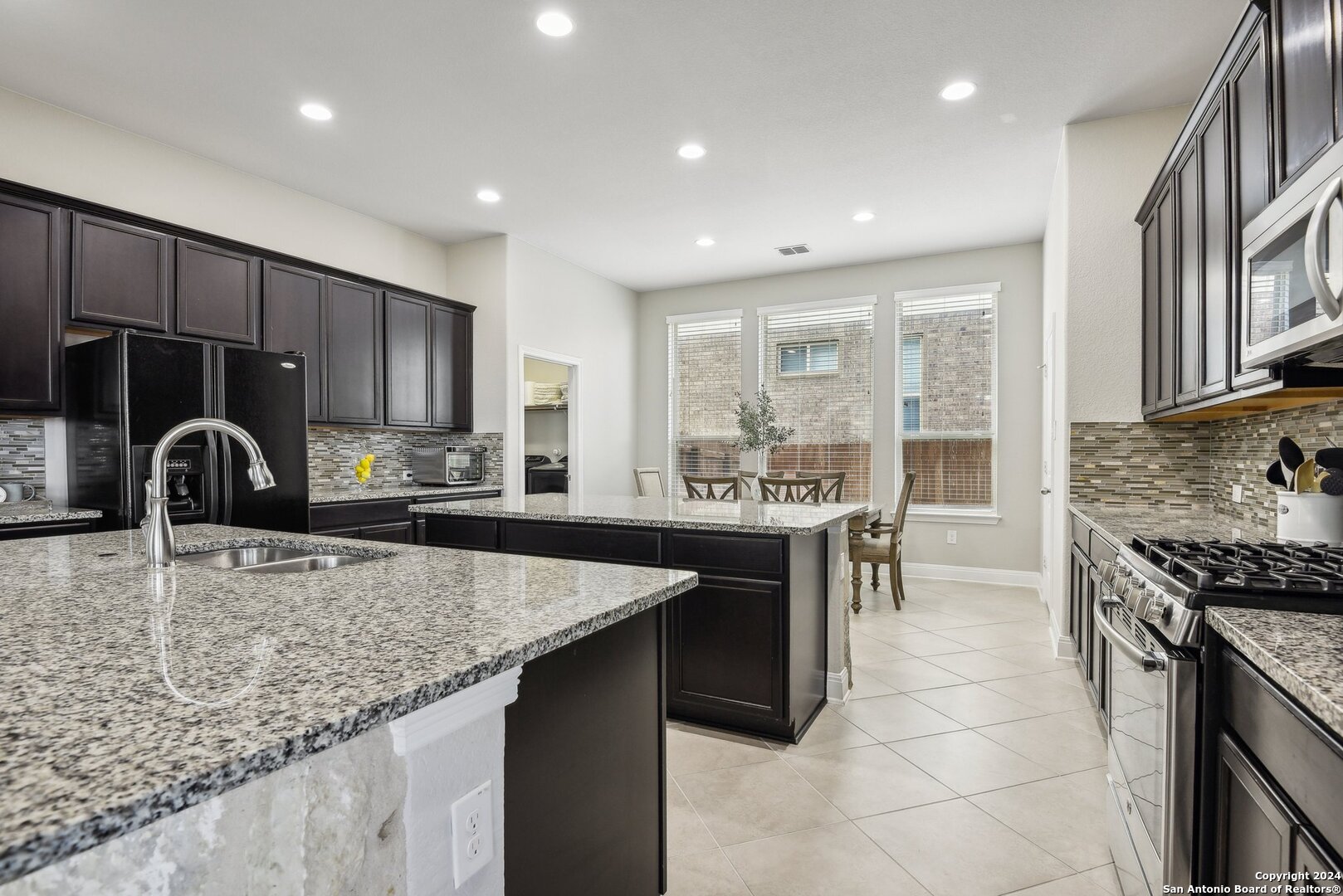 2809 ASHWOOD