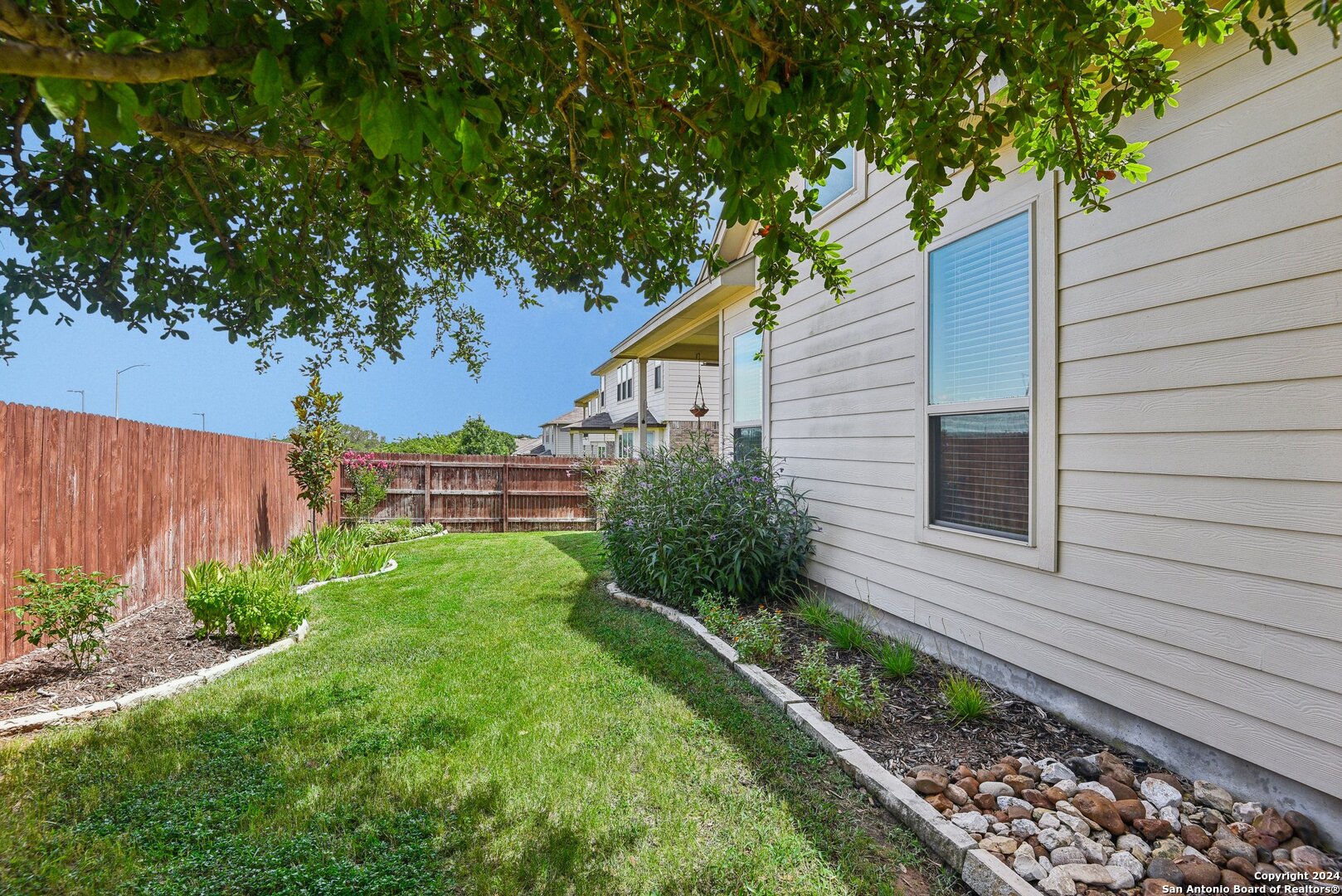2809 ASHWOOD