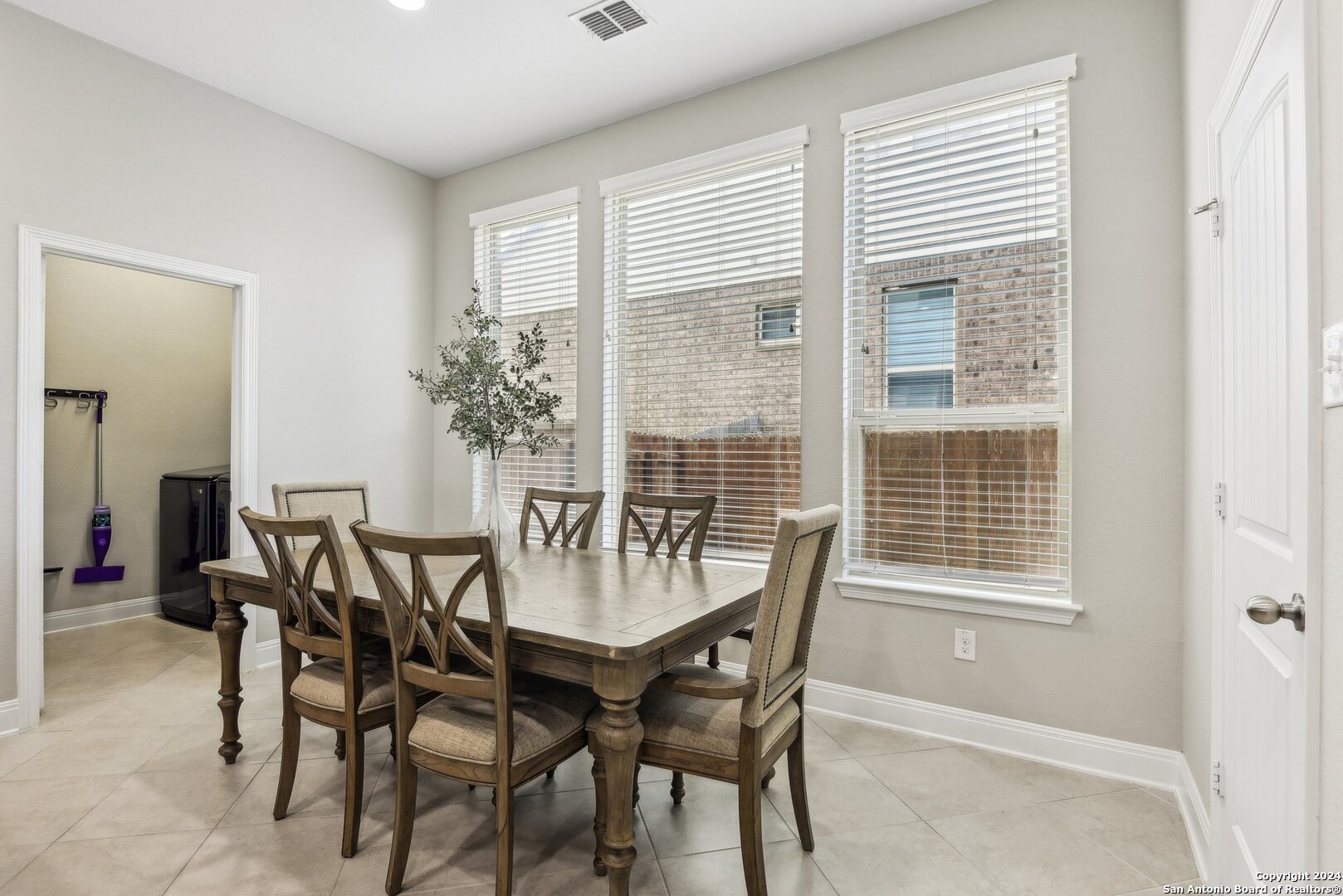2809 ASHWOOD