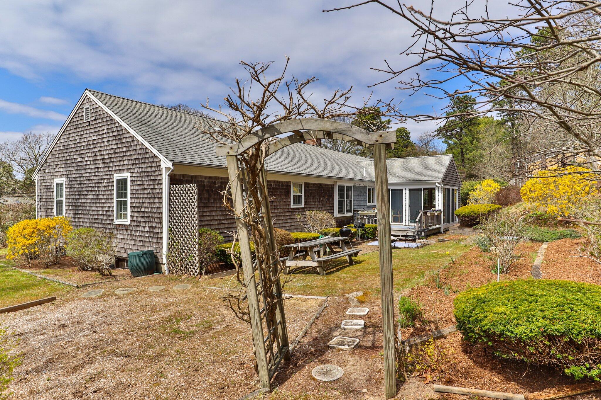 122 North Pond Drive