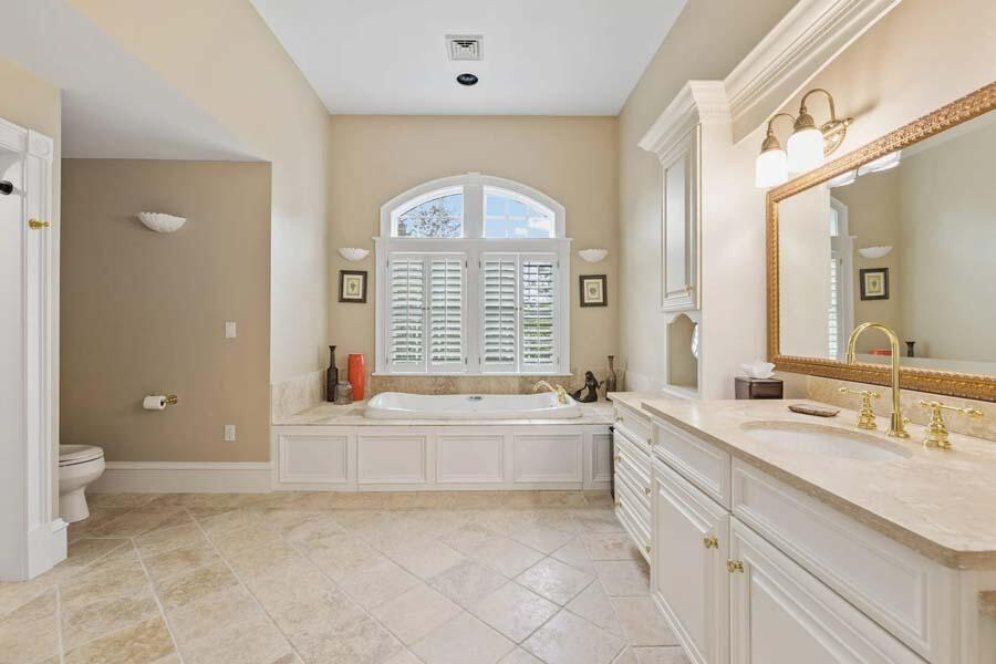 16 North Glen Drive